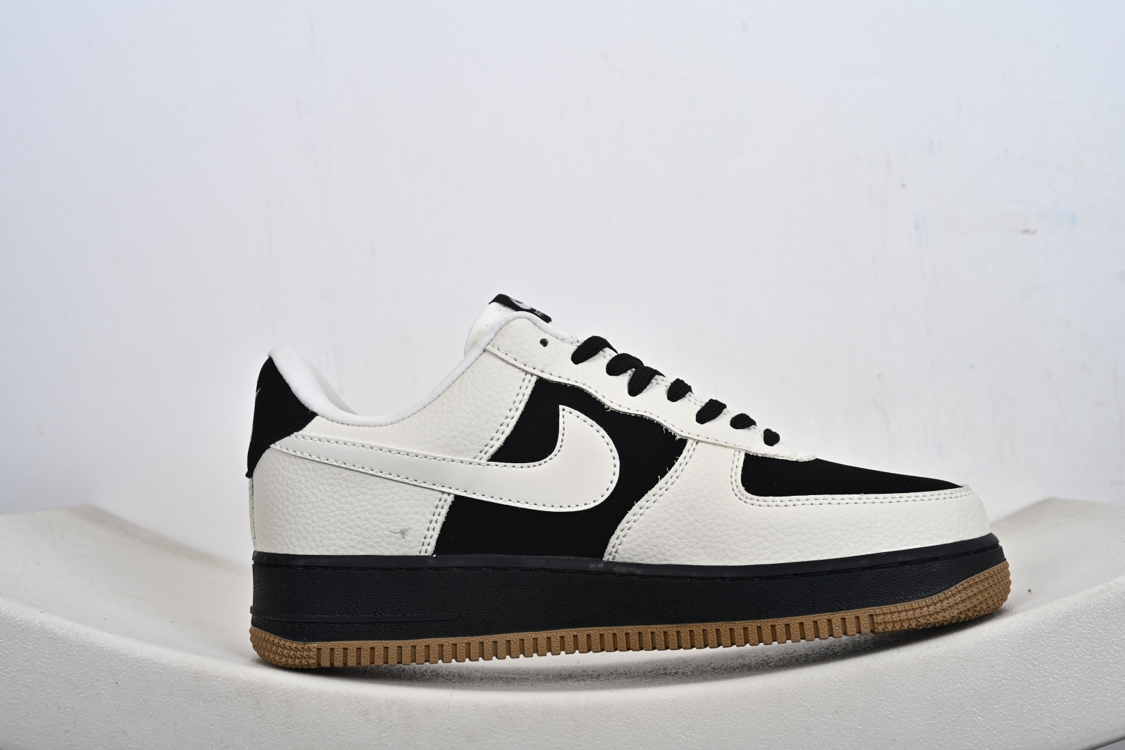 定制版 NK Air Force 1 '07 Low “斯图西联名——双拼米黑棕”空军一号 高端定制 低帮 运动鞋 休闲鞋 LD1999-006 定制版 NK Air Force 1 '07 Low “斯图西联名——双拼米黑棕”空军一号 高端定制 低帮 运动鞋 休闲鞋 LD1999-006