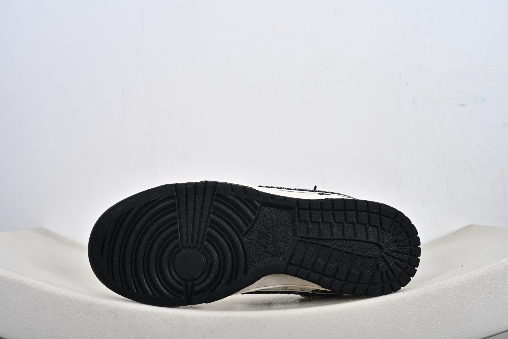 定制版 NK Dunk Low“L联名——荔纹勾抽绳” 周年高端定制 低帮休闲板鞋 CX5050-Y43 定制版 NK Dunk Low“L联名——荔纹勾抽绳” 周年高端定制 低帮休闲板鞋 CX5050-Y43