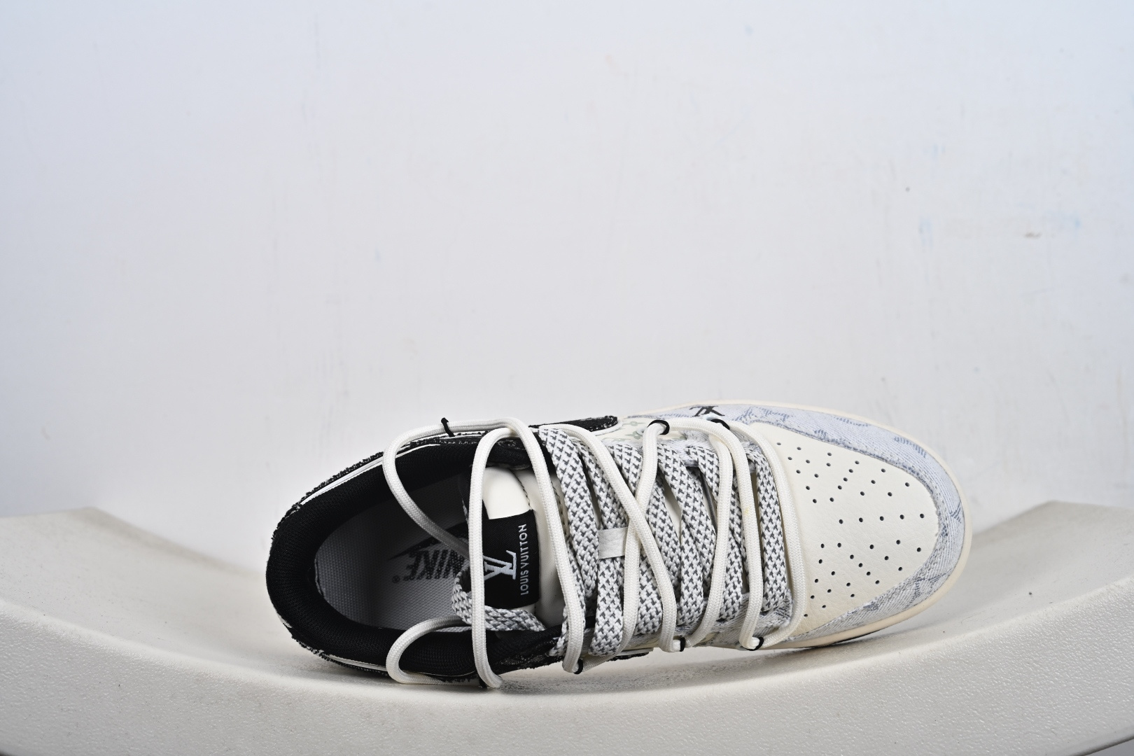 定制版 NK Dunk Low“L联名——荔纹勾抽绳” 周年高端定制 低帮休闲板鞋 CX5050-Y43 定制版 NK Dunk Low“L联名——荔纹勾抽绳” 周年高端定制 低帮休闲板鞋 CX5050-Y43