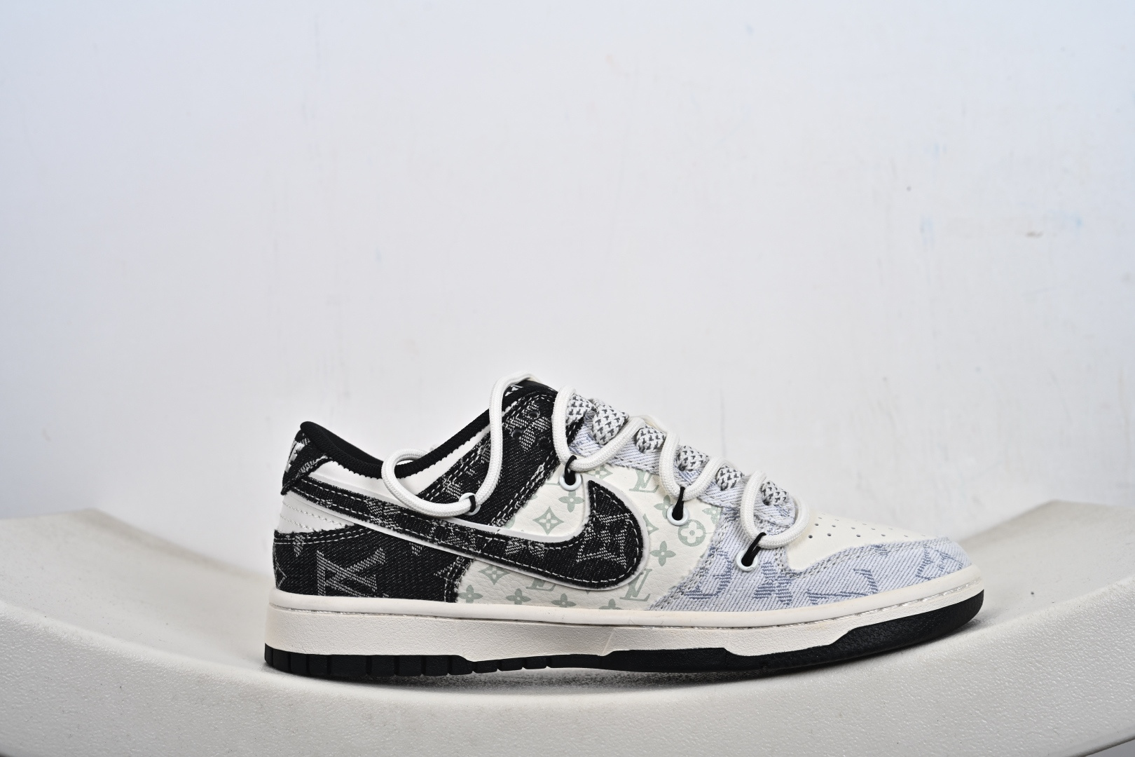 定制版 NK Dunk Low“L联名——荔纹勾抽绳” 周年高端定制 低帮休闲板鞋 CX5050-Y43 定制版 NK Dunk Low“L联名——荔纹勾抽绳” 周年高端定制 低帮休闲板鞋 CX5050-Y43