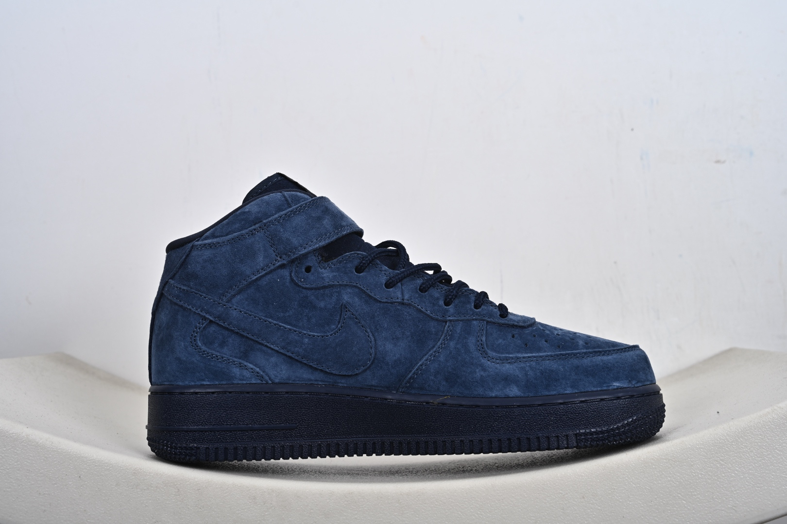 Nike Air Force 1 MID Supreme联名 一号中帮休闲板鞋 DV0788-006 Nike Air Force 1 MID Supreme联名 一号中帮休闲板鞋 DV0788-006