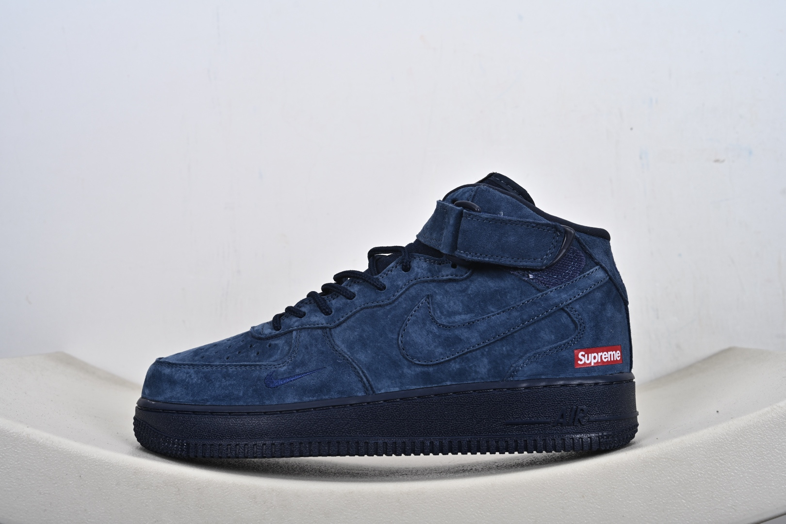 Nike Air Force 1 MID Supreme联名 一号中帮休闲板鞋 DV0788-006 Nike Air Force 1 MID Supreme联名 一号中帮休闲板鞋 DV0788-006