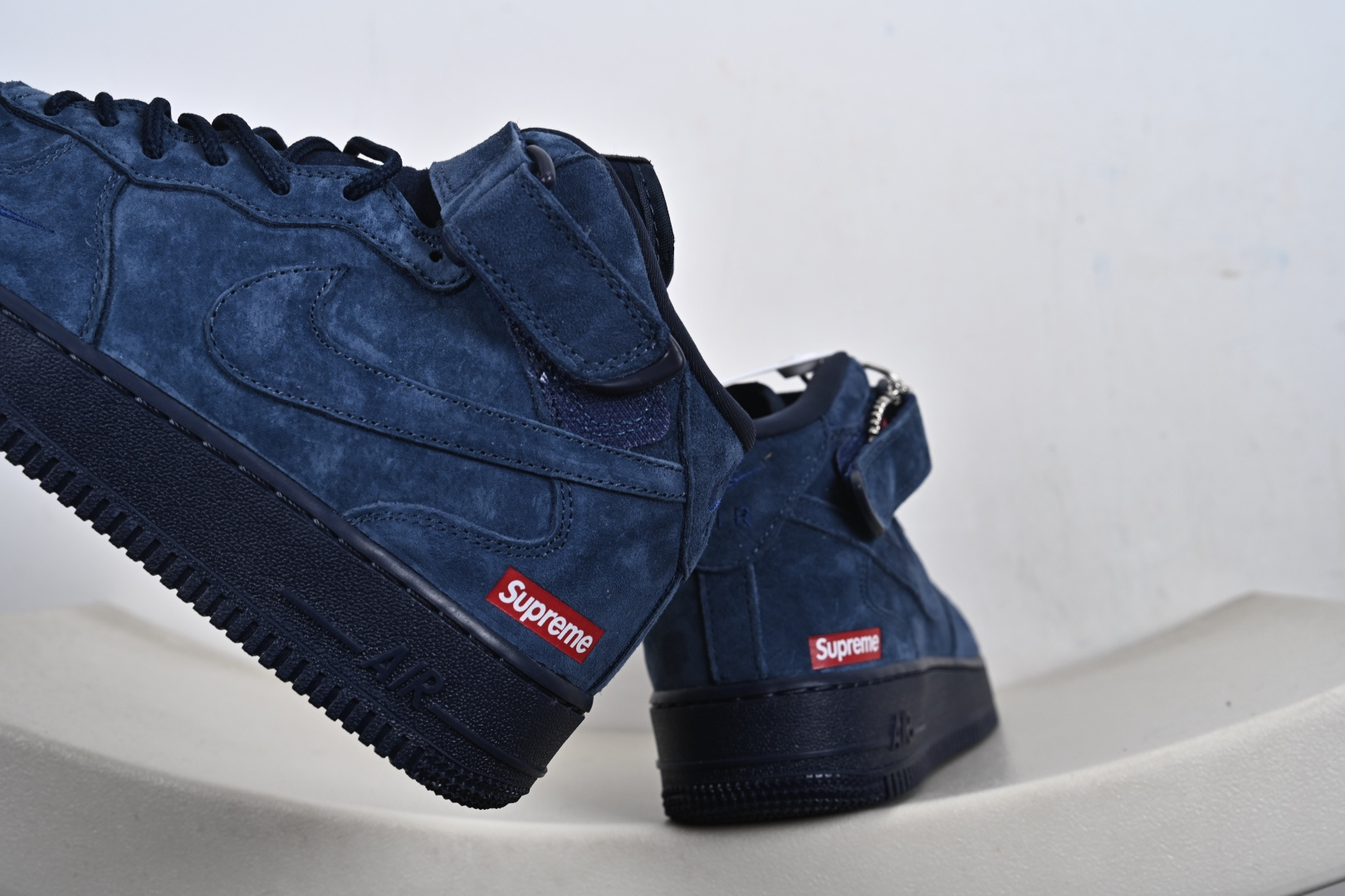 Nike Air Force 1 MID Supreme联名 一号中帮休闲板鞋 DV0788-006 Nike Air Force 1 MID Supreme联名 一号中帮休闲板鞋 DV0788-006