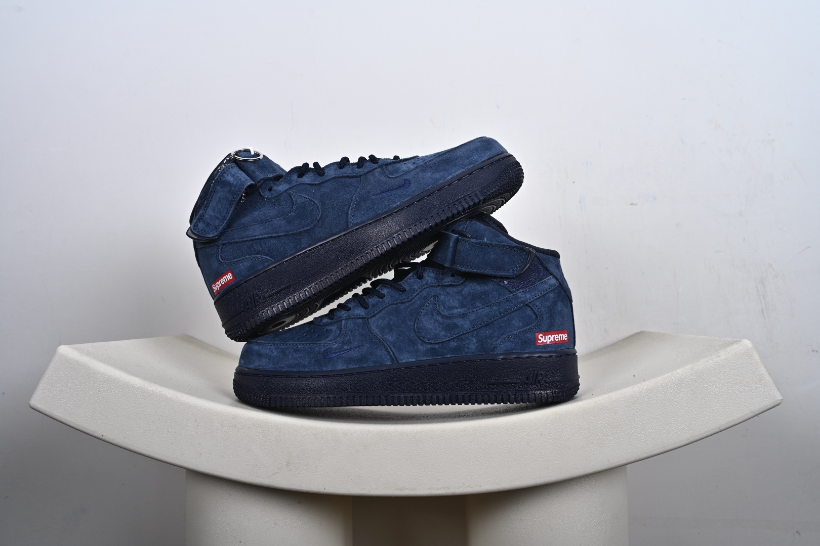 支持放店 Nike Air Force 1 MID Supreme联名 一号中帮休闲板鞋 实拍首发👏 定制鞋盒 原楦头原纸板 纯正空军版型 内置全掌气垫 官方货号:DV0788 006 G1-F2