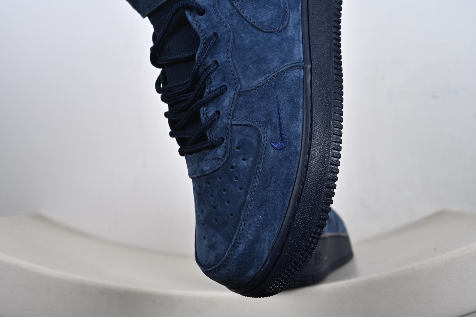 Nike Air Force 1 MID Supreme联名 一号中帮休闲板鞋 DV0788-006 Nike Air Force 1 MID Supreme联名 一号中帮休闲板鞋 DV0788-006
