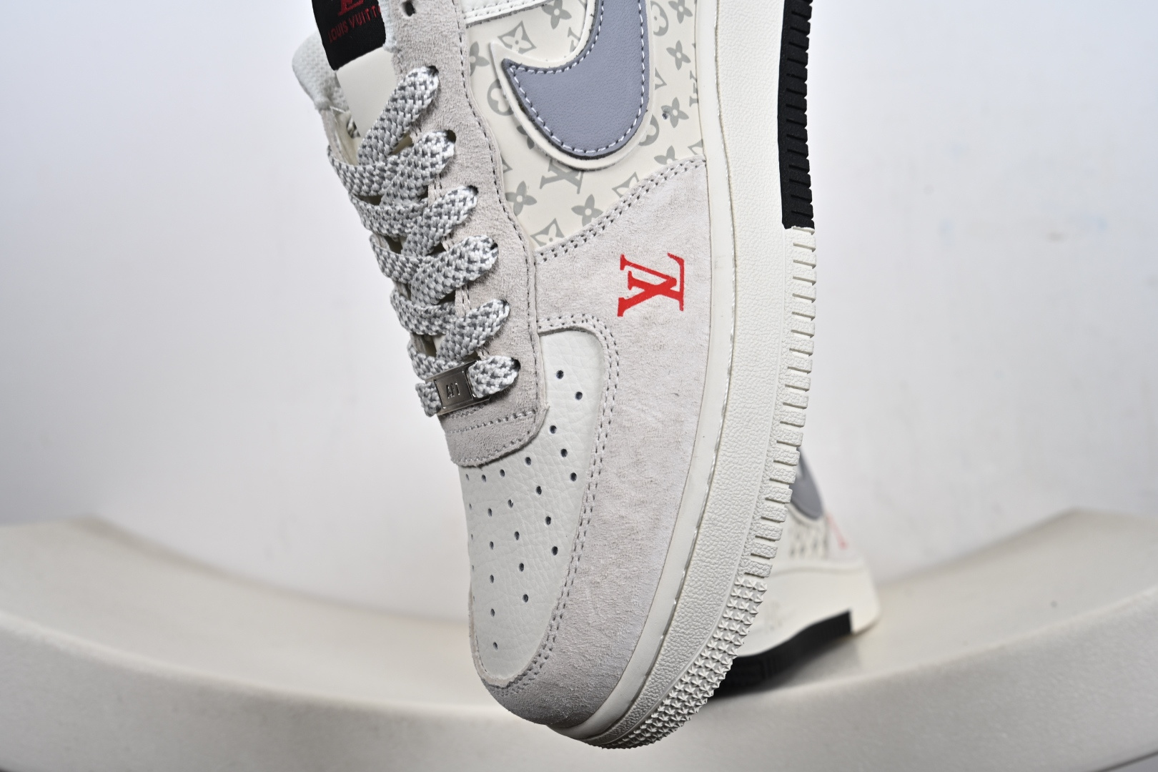 奢潮融合 经典加冕|Nike Air Force 1 Low x Louis Vuitton联名款 当街头传奇Air Force 1 Low邂逅顶奢Louis Vuitton KD6699-F06 奢潮融合 经典加冕|Nike Air Force 1 Low x Louis Vuitton联名款 当街头传奇Air Force 1 Low邂逅顶奢Louis Vuitton KD6699-F06