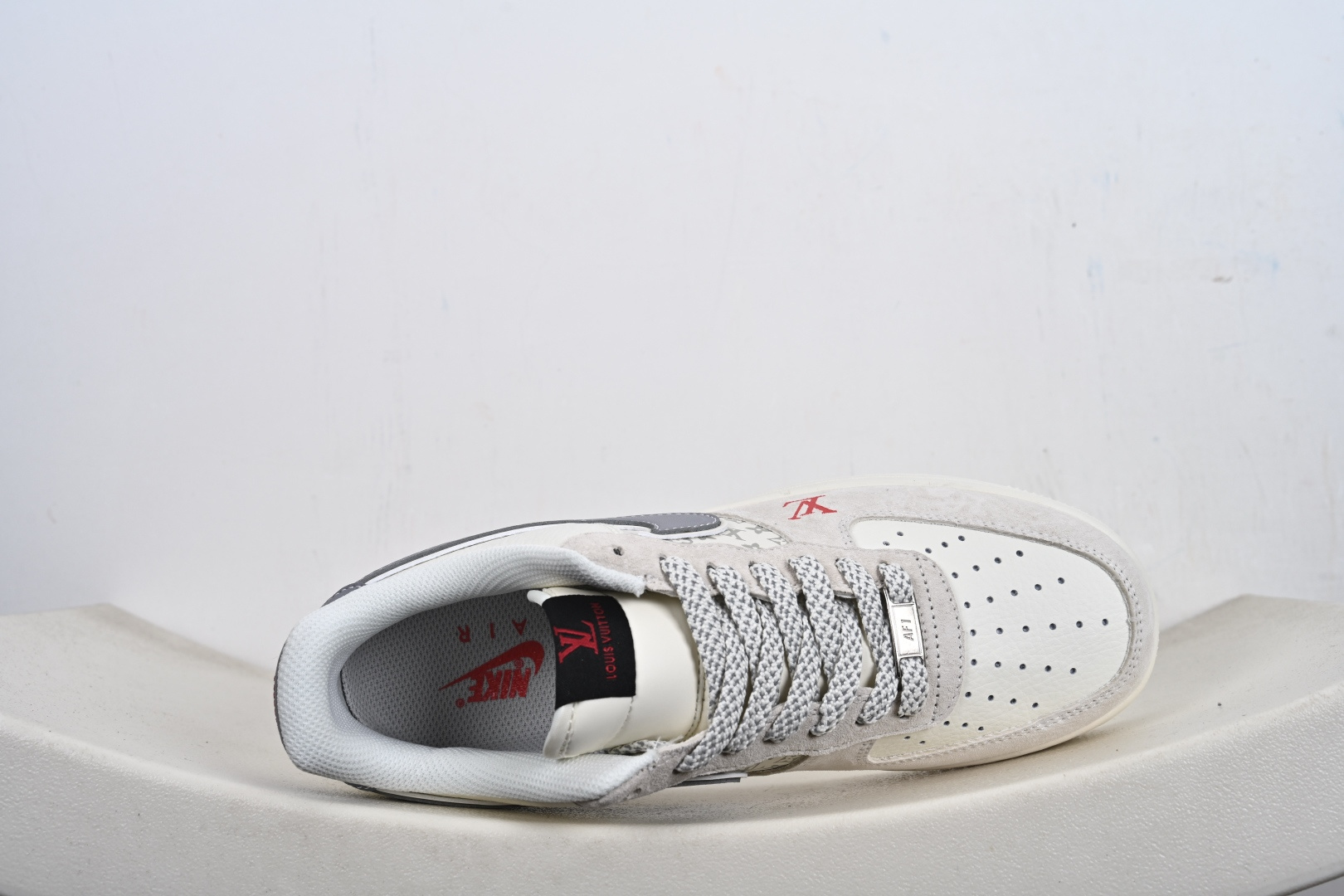 奢潮融合 经典加冕|Nike Air Force 1 Low x Louis Vuitton联名款 当街头传奇Air Force 1 Low邂逅顶奢Louis Vuitton KD6699-F06 奢潮融合 经典加冕|Nike Air Force 1 Low x Louis Vuitton联名款 当街头传奇Air Force 1 Low邂逅顶奢Louis Vuitton KD6699-F06