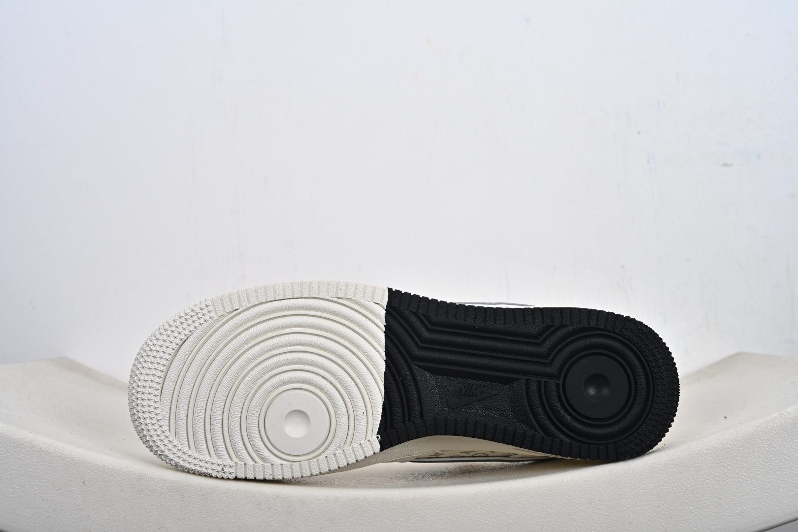 奢潮融合 经典加冕|Nike Air Force 1 Low x Louis Vuitton联名款 当街头传奇Air Force 1 Low邂逅顶奢Louis Vuitton KD6699-F06 奢潮融合 经典加冕|Nike Air Force 1 Low x Louis Vuitton联名款 当街头传奇Air Force 1 Low邂逅顶奢Louis Vuitton KD6699-F06