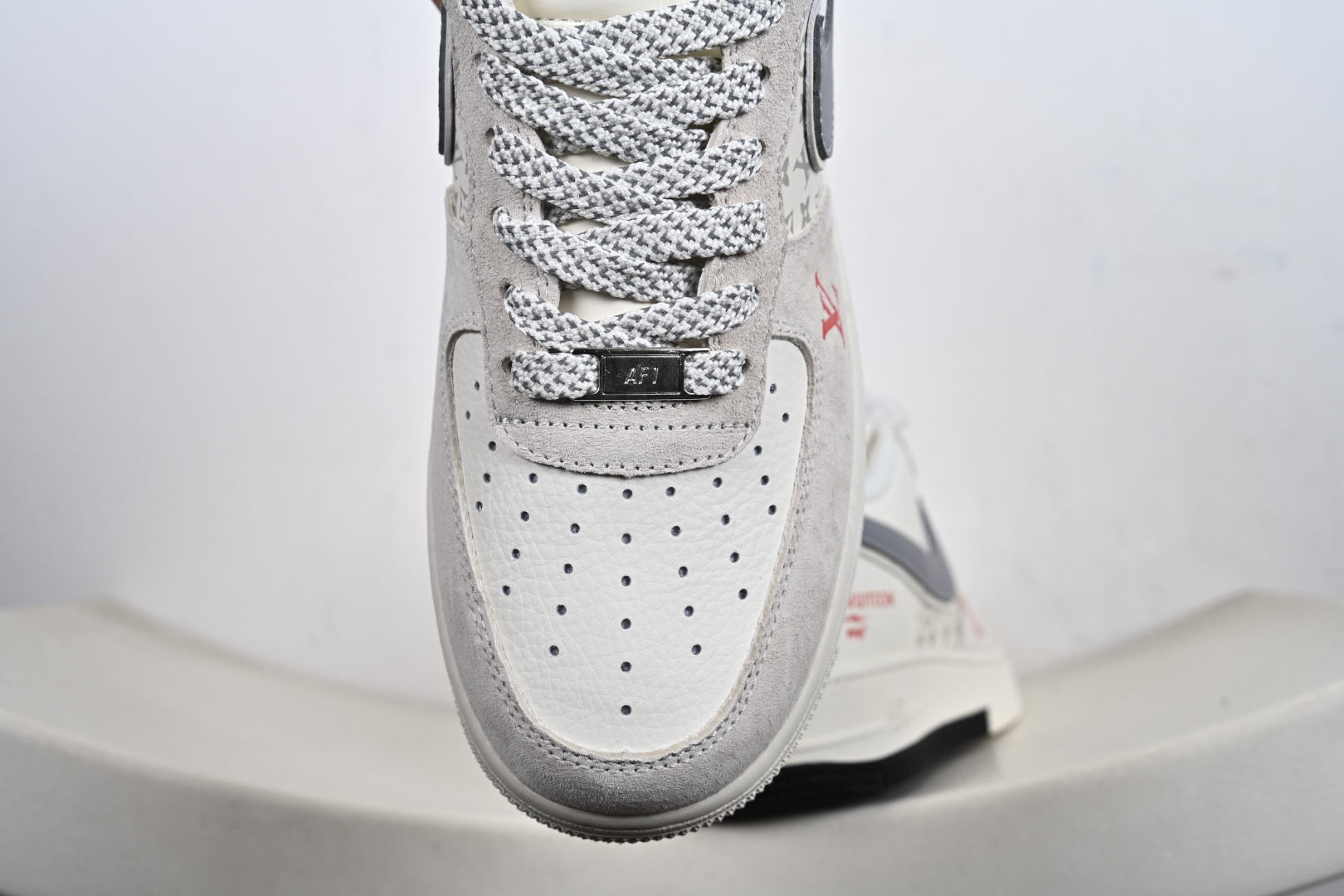 奢潮融合 经典加冕|Nike Air Force 1 Low x Louis Vuitton联名款 当街头传奇Air Force 1 Low邂逅顶奢Louis Vuitton KD6699-F06 奢潮融合 经典加冕|Nike Air Force 1 Low x Louis Vuitton联名款 当街头传奇Air Force 1 Low邂逅顶奢Louis Vuitton KD6699-F06