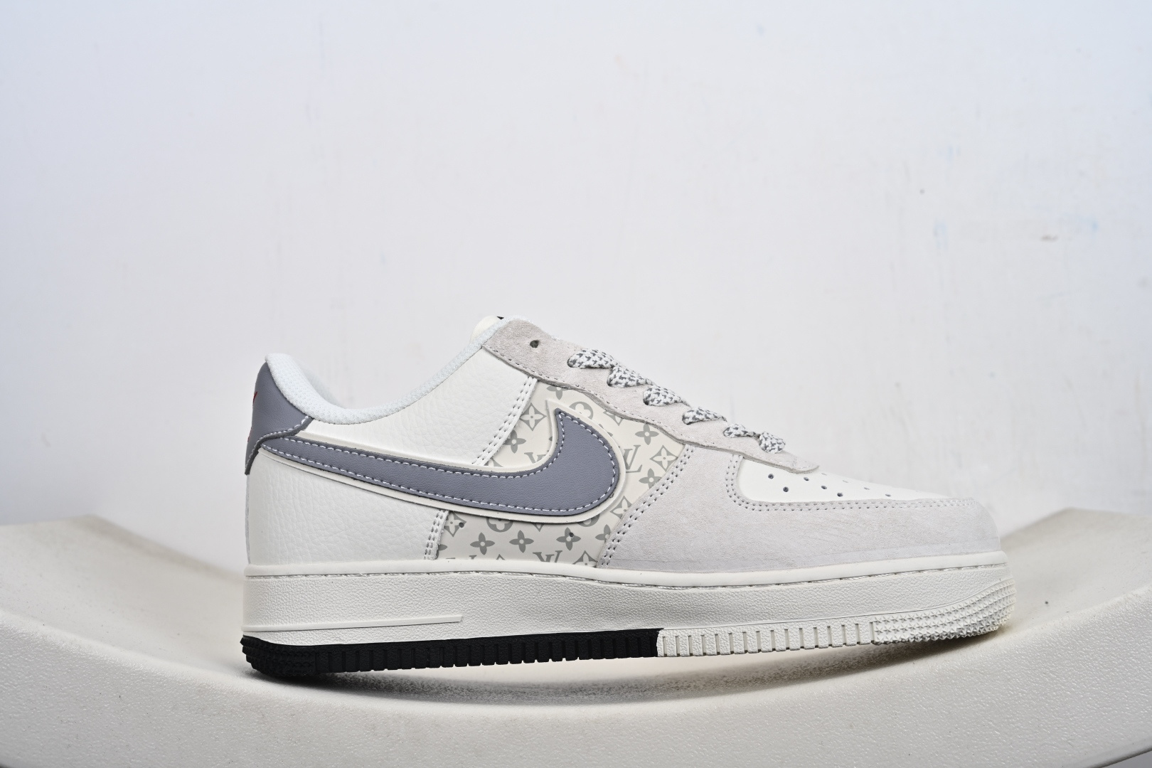 奢潮融合 经典加冕|Nike Air Force 1 Low x Louis Vuitton联名款 当街头传奇Air Force 1 Low邂逅顶奢Louis Vuitton KD6699-F06 奢潮融合 经典加冕|Nike Air Force 1 Low x Louis Vuitton联名款 当街头传奇Air Force 1 Low邂逅顶奢Louis Vuitton KD6699-F06