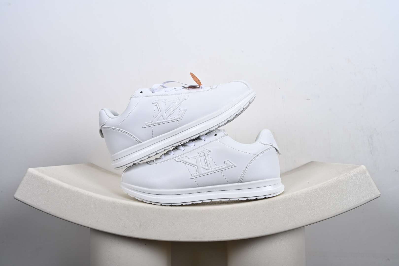 支持放店 LV BUTTERSOFT SNEAKER 联名款 LV FW25 Buttersoft 牛皮革羊皮革 图案压纹 圆头系带 低帮 生活休闲鞋 5-E4