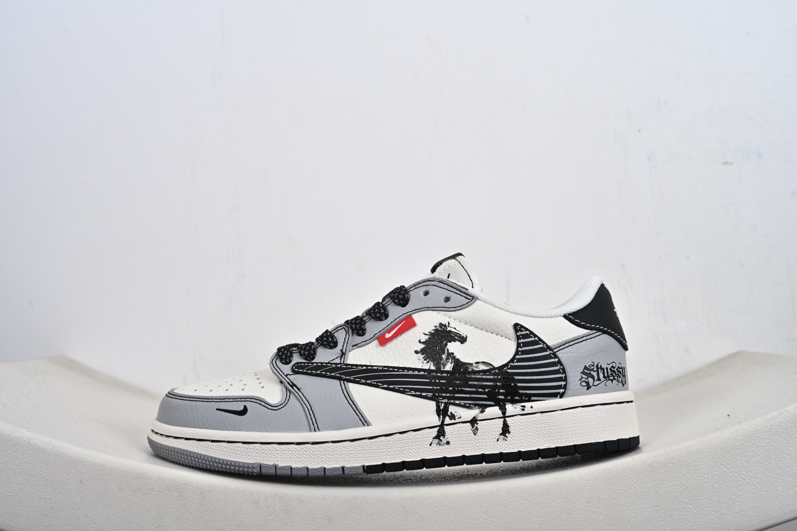 Nike Air Jordan 1 Low 马年限定 定制AJ联名-高端定制 低帮复古文化板鞋 JJ3508-550 Nike Air Jordan 1 Low 马年限定 定制AJ联名-高端定制 低帮复古文化板鞋 JJ3508-550