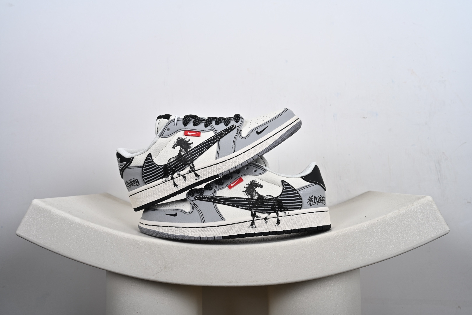 Nike Air Jordan 1 Low 马年限定 定制AJ联名-高端定制 低帮复古文化板鞋 JJ3508-550 Nike Air Jordan 1 Low 马年限定 定制AJ联名-高端定制 低帮复古文化板鞋 JJ3508-550