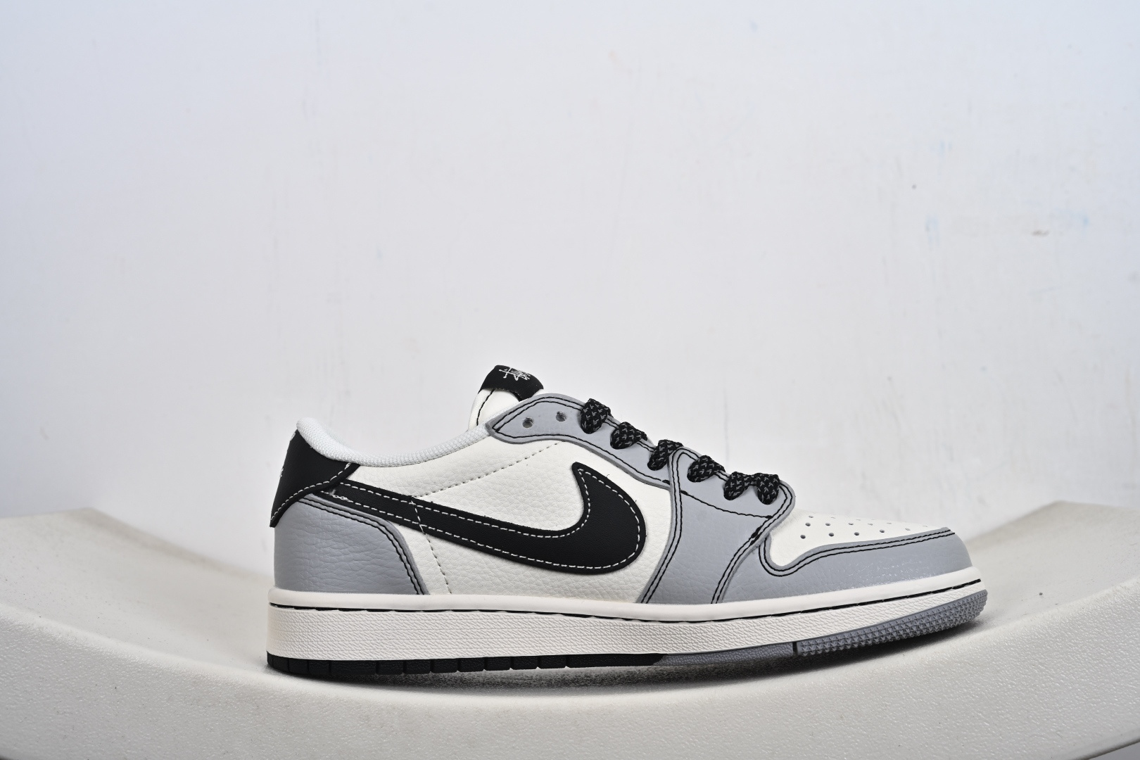 Nike Air Jordan 1 Low 马年限定 定制AJ联名-高端定制 低帮复古文化板鞋 JJ3508-550 Nike Air Jordan 1 Low 马年限定 定制AJ联名-高端定制 低帮复古文化板鞋 JJ3508-550