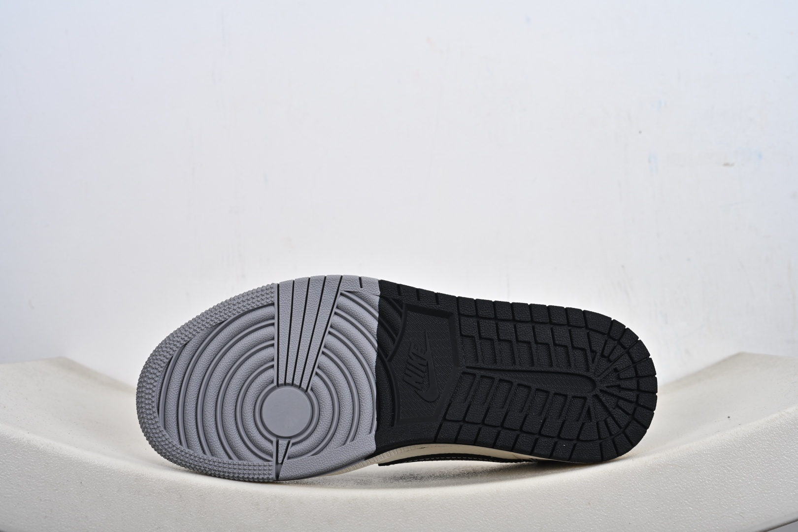 Nike Air Jordan 1 Low 马年限定 定制AJ联名-高端定制 低帮复古文化板鞋 JJ3508-550 Nike Air Jordan 1 Low 马年限定 定制AJ联名-高端定制 低帮复古文化板鞋 JJ3508-550