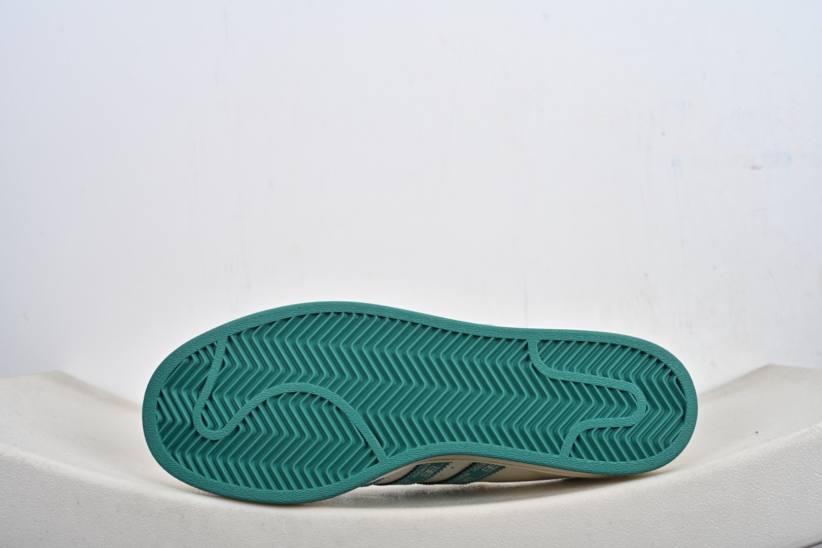 福利特价💰130支持放店‼️‼️‼️
AD Originals Superstar x Louis Vuitton 采用全新头层拼接皮革材质后跟采用特色3D立体印字 渠道正品订单 诠释市场最高工艺水平全鞋进口头层皮料打造区别市面普通真标版本,进出专柜无压力
货号:AD8017、AD8016、
Size:36-45-F2-E0