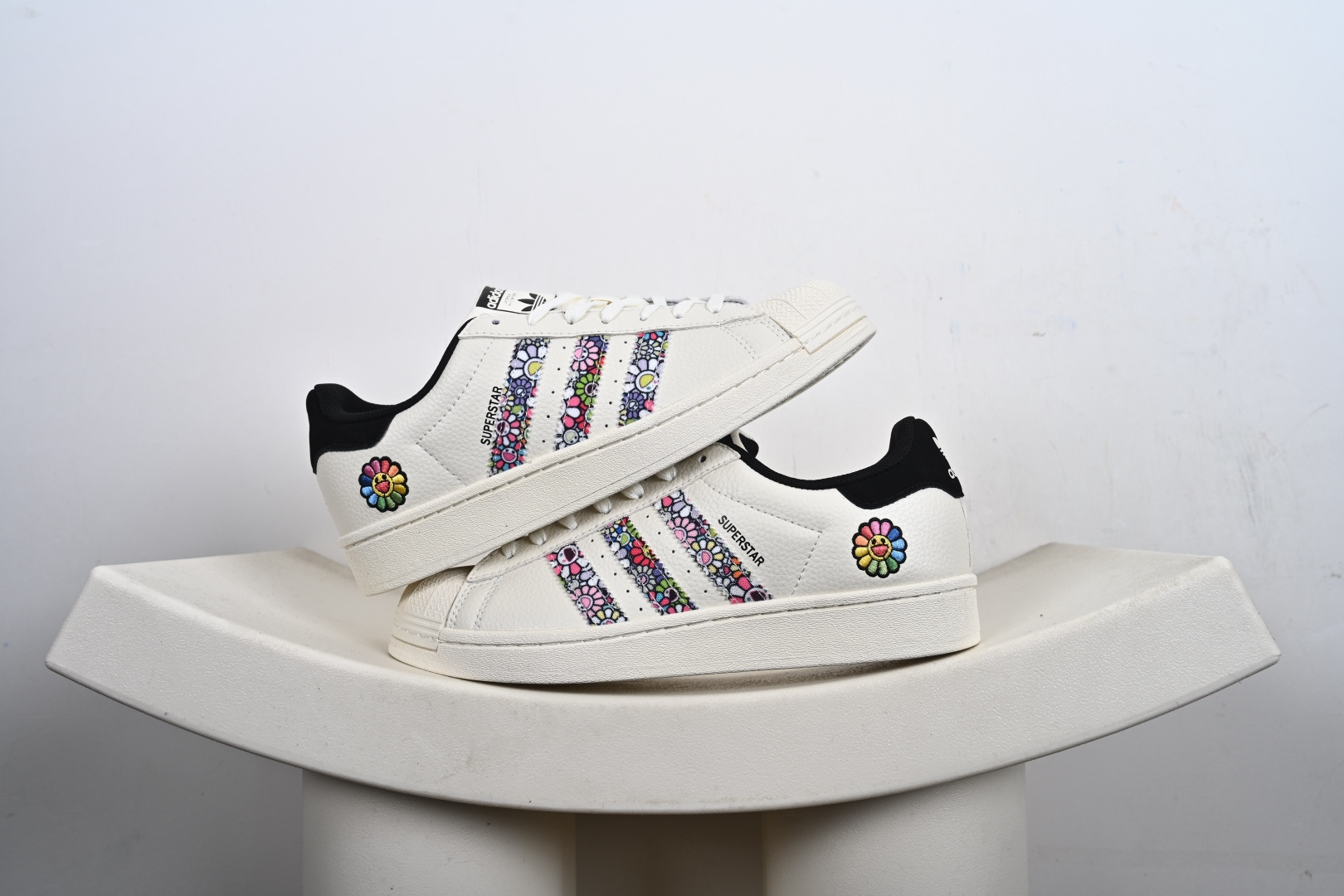 福利特价💰130支持放店‼️‼️‼️
AD Originals Superstar x Louis Vuitton 采用全新头层拼接皮革材质后跟采用特色3D立体印字 渠道正品订单 诠释市场最高工艺水平全鞋进口头层皮料打造区别市面普通真标版本，进出专柜无压力 
货号：AD8017、AD8016、AD8019、
Size：36-45-F2-E0