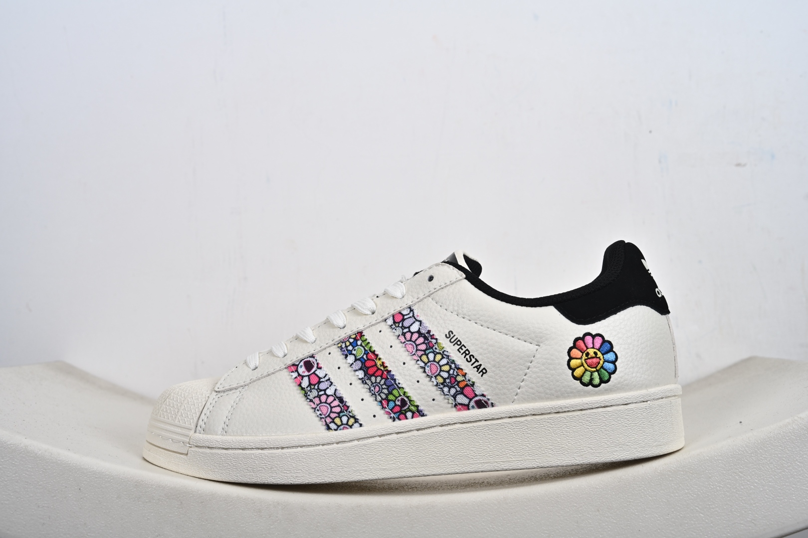 福利特价💰130支持放店‼️‼️‼️
AD Originals Superstar x Louis Vuitton 采用全新头层拼接皮革材质后跟采用特色3D立体印字 渠道正品订单 诠释市场最高工艺水平全鞋进口头层皮料打造区别市面普通真标版本,进出专柜无压力
货号:AD8017、AD8016、AD8019、
Size:36-45-F2-E0