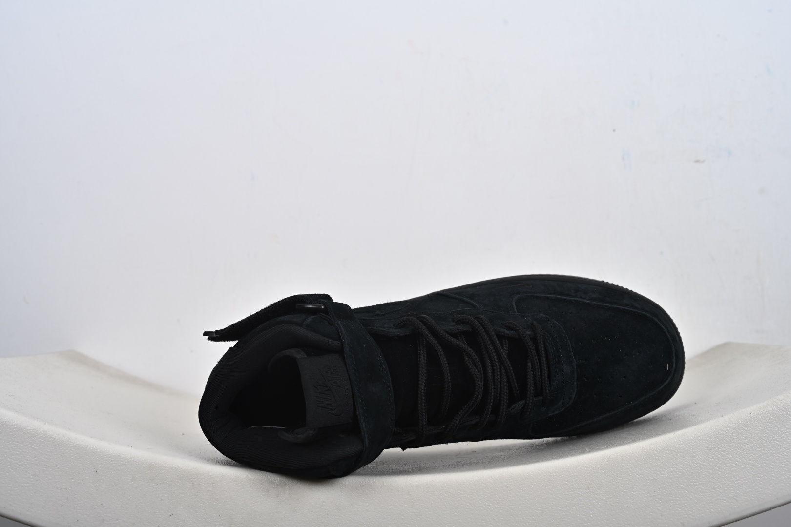 街典头藏款文案(质叙感事风)浅灰麂的皮温柔暴击 是Supreme与Nike Air Force 1 Mid的联名浪漫 鞋款以细腻毛翻皮革重经塑典中鞋帮型 DV0788-004 街典头藏款文案(质叙感事风)浅灰麂的皮温柔暴击 是Supreme与Nike Air Force 1 Mid的联名浪漫 鞋款以细腻毛翻皮革重经塑典中鞋帮型 DV0788-004
