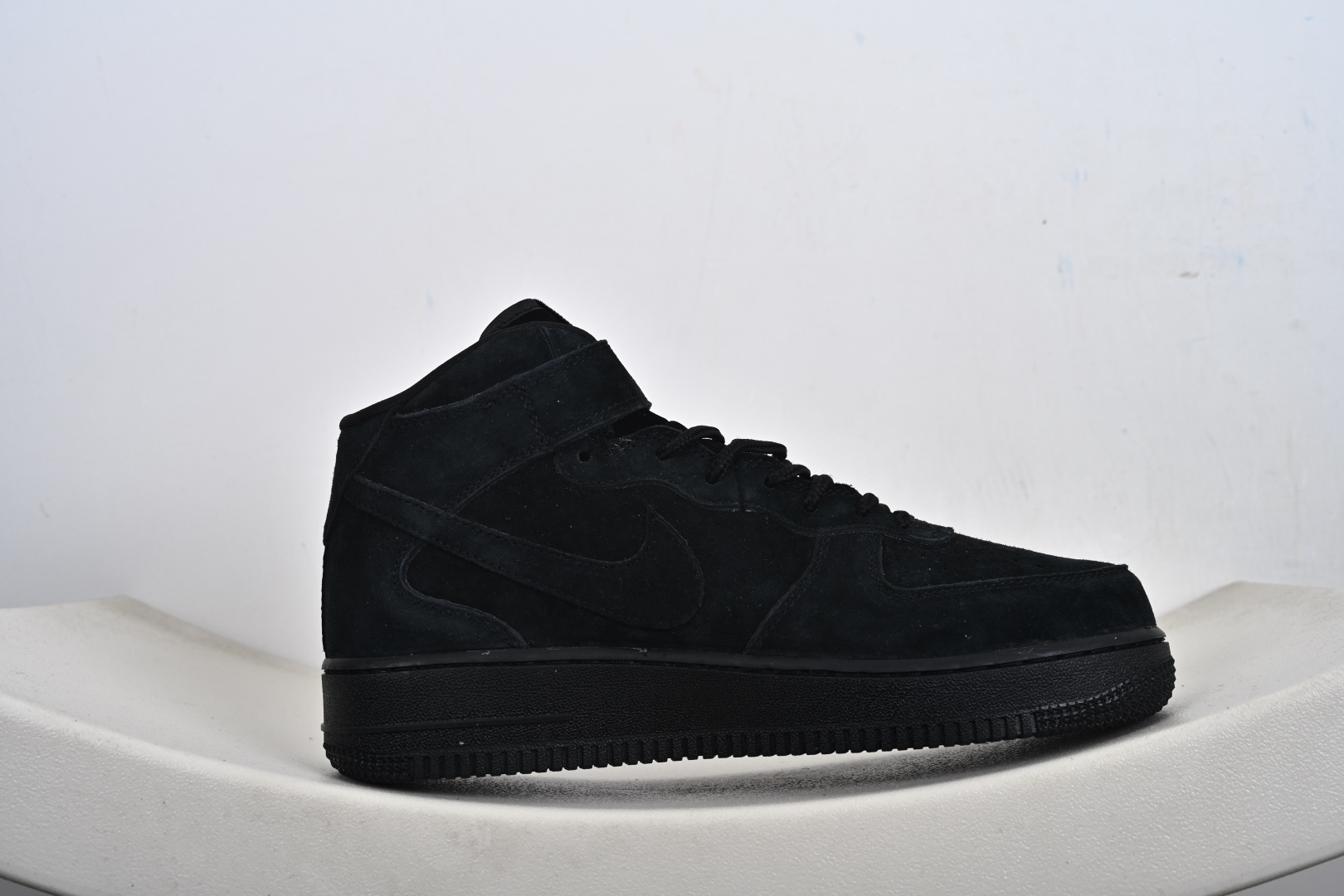 街典头藏款文案(质叙感事风)浅灰麂的皮温柔暴击 是Supreme与Nike Air Force 1 Mid的联名浪漫 鞋款以细腻毛翻皮革重经塑典中鞋帮型 DV0788-004 街典头藏款文案(质叙感事风)浅灰麂的皮温柔暴击 是Supreme与Nike Air Force 1 Mid的联名浪漫 鞋款以细腻毛翻皮革重经塑典中鞋帮型 DV0788-004