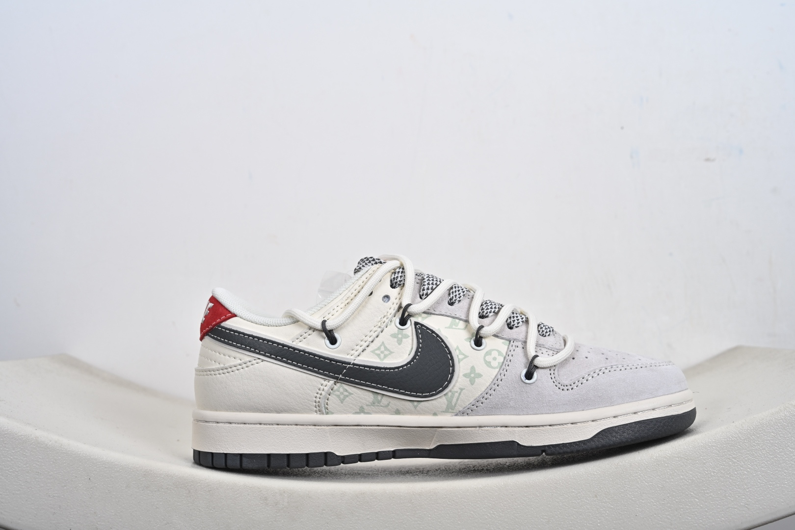 Nk SB Dunk Low 周年端高定制 低休帮闲板鞋 CX5050-Y51-Top High Quatity Cheap Sneakers Fashion Clothing Clothes Bags handbags Shoes of all Brand wholesale With The best Quality And Beautiful Price from China Factory Chinese suppliers wholesaler seller Nk SB Dunk Low 周年端高定制 低休帮闲板鞋 CX5050-Y51