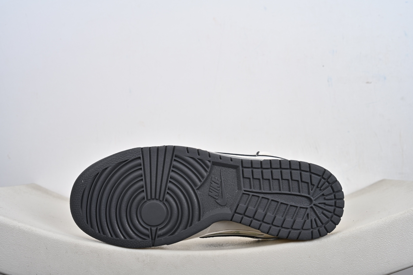 Nk SB Dunk Low 周年端高定制 低休帮闲板鞋 CX5050-Y51-Top High Quatity Cheap Sneakers Fashion Clothing Clothes Bags handbags Shoes of all Brand wholesale With The best Quality And Beautiful Price from China Factory Chinese suppliers wholesaler seller Nk SB Dunk Low 周年端高定制 低休帮闲板鞋 CX5050-Y51
