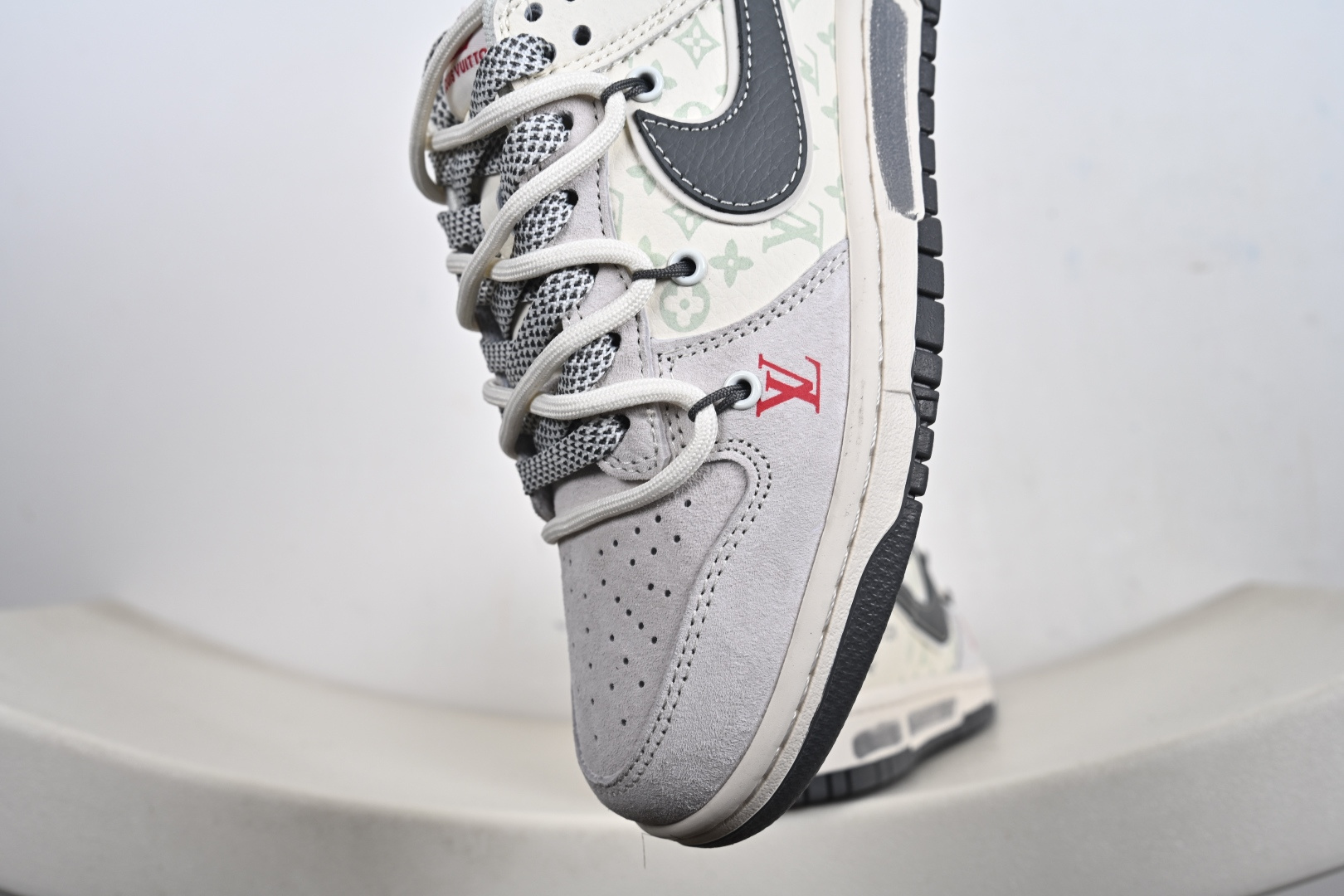 Nk SB Dunk Low 周年端高定制 低休帮闲板鞋 CX5050-Y51-Top High Quatity Cheap Sneakers Fashion Clothing Clothes Bags handbags Shoes of all Brand wholesale With The best Quality And Beautiful Price from China Factory Chinese suppliers wholesaler seller Nk SB Dunk Low 周年端高定制 低休帮闲板鞋 CX5050-Y51