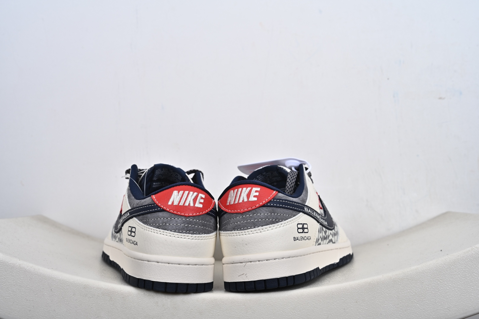 定制版 高端定制Nike SB Dunk Low “巴黎世家联名------白灰蓝麂皮” 高端定制 低帮休闲板鞋 XD1588-242-Top High Quatity Cheap Sneakers Fashion Clothing Clothes Bags handbags Shoes of all Brand wholesale With The best Quality And Beautiful Price from China Factory Chinese suppliers wholesaler seller 定制版 高端定制Nike SB Dunk Low “巴黎世家联名------白灰蓝麂皮” 高端定制 低帮休闲板鞋 XD1588-242