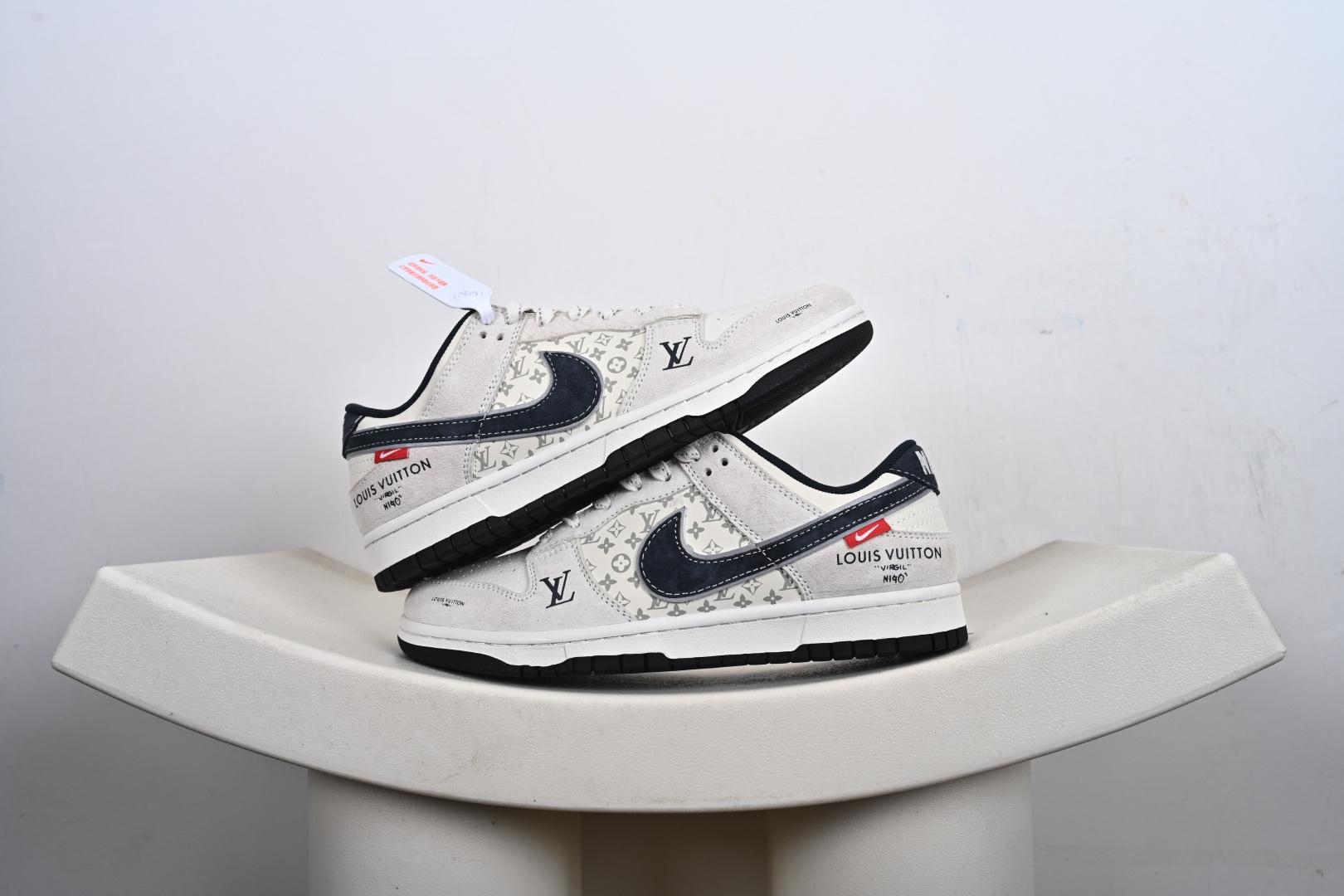 本地💰250支持放店
【公司级】NK Dunk Low Retro ‘DIY高端定制’耐克 低帮休闲运动板鞋
原装头层材料 用料绝不含糊 独家版型蒸餾加工帶來的是更好的视觉和脚感体验 清洁度 电绣工艺 皮料切割干净无任何毛边细节完美
货号:KG6699-F03
尺码:36 36.5 37.5 38 38.5 39 40 40.5 41 42 42.5 43 44 44.5 45-G1-F2