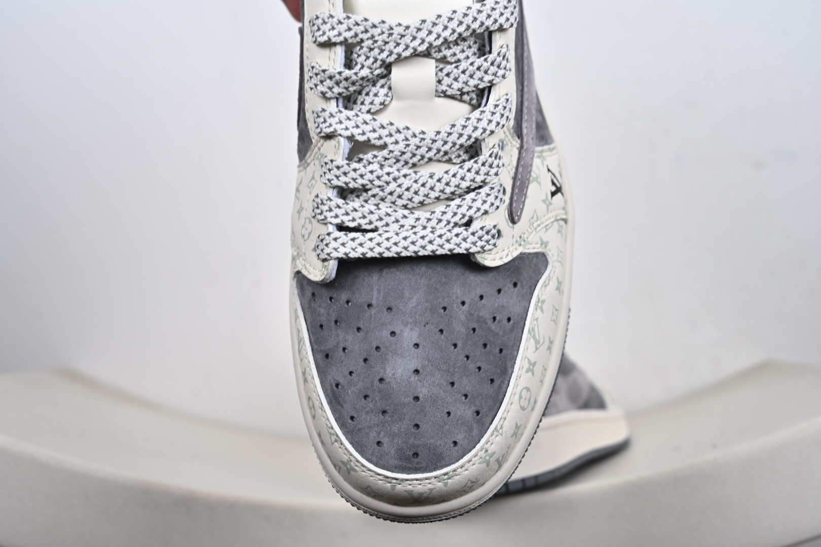 Air Jordan AJ1 Low X Louis Vuitton 低帮联名LV-灰白红尾 CX5050-Y58-Top High Quatity Cheap Sneakers Fashion Clothing Clothes Bags handbags Shoes of all Brand wholesale With The best Quality And Beautiful Price from China Factory Chinese suppliers wholesaler seller Air Jordan AJ1 Low X Louis Vuitton 低帮联名LV-灰白红尾 CX5050-Y58