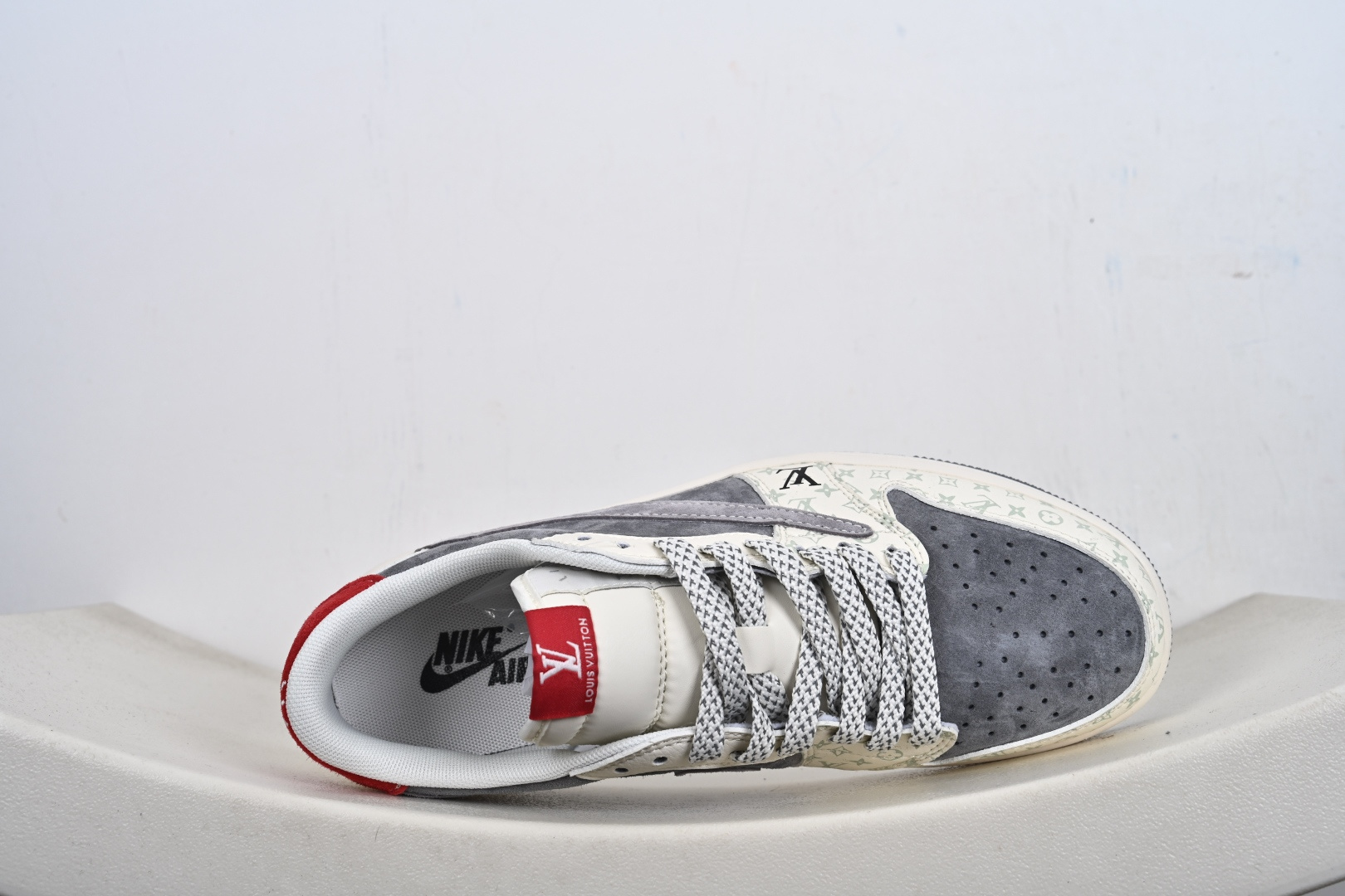 Air Jordan AJ1 Low X Louis Vuitton 低帮联名LV-灰白红尾 CX5050-Y58-Top High Quatity Cheap Sneakers Fashion Clothing Clothes Bags handbags Shoes of all Brand wholesale With The best Quality And Beautiful Price from China Factory Chinese suppliers wholesaler seller Air Jordan AJ1 Low X Louis Vuitton 低帮联名LV-灰白红尾 CX5050-Y58