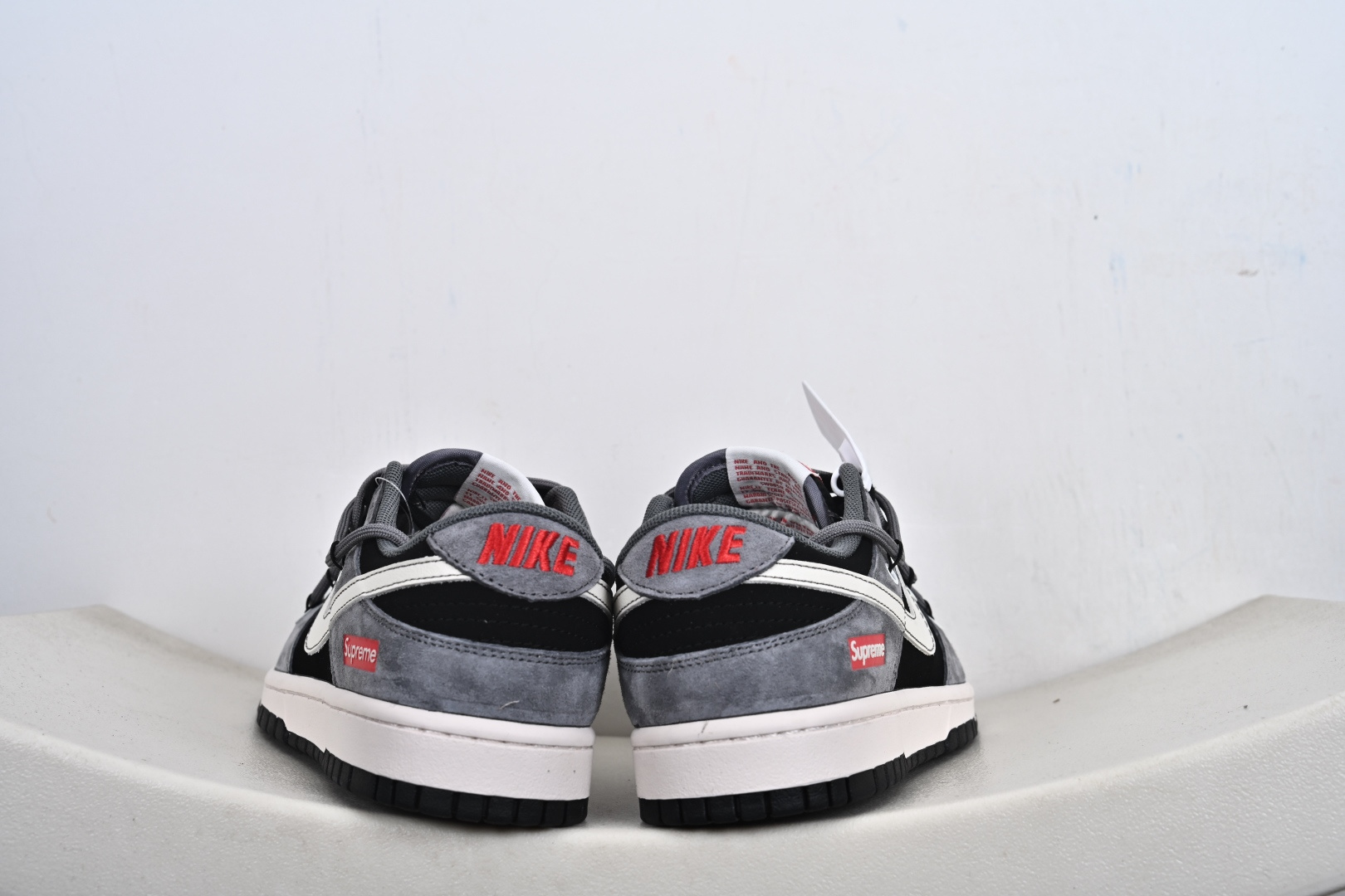 Nike SB Dunk Low“ Supreme联名—灰黑猪八革绑带” 周年高端定制 低帮休闲板鞋 JP2026-101-Top High Quatity Cheap Sneakers Fashion Clothing Clothes Bags handbags Shoes of all Brand wholesale With The best Quality And Beautiful Price from China Factory Chinese suppliers wholesaler seller Nike SB Dunk Low“ Supreme联名—灰黑猪八革绑带” 周年高端定制 低帮休闲板鞋 JP2026-101