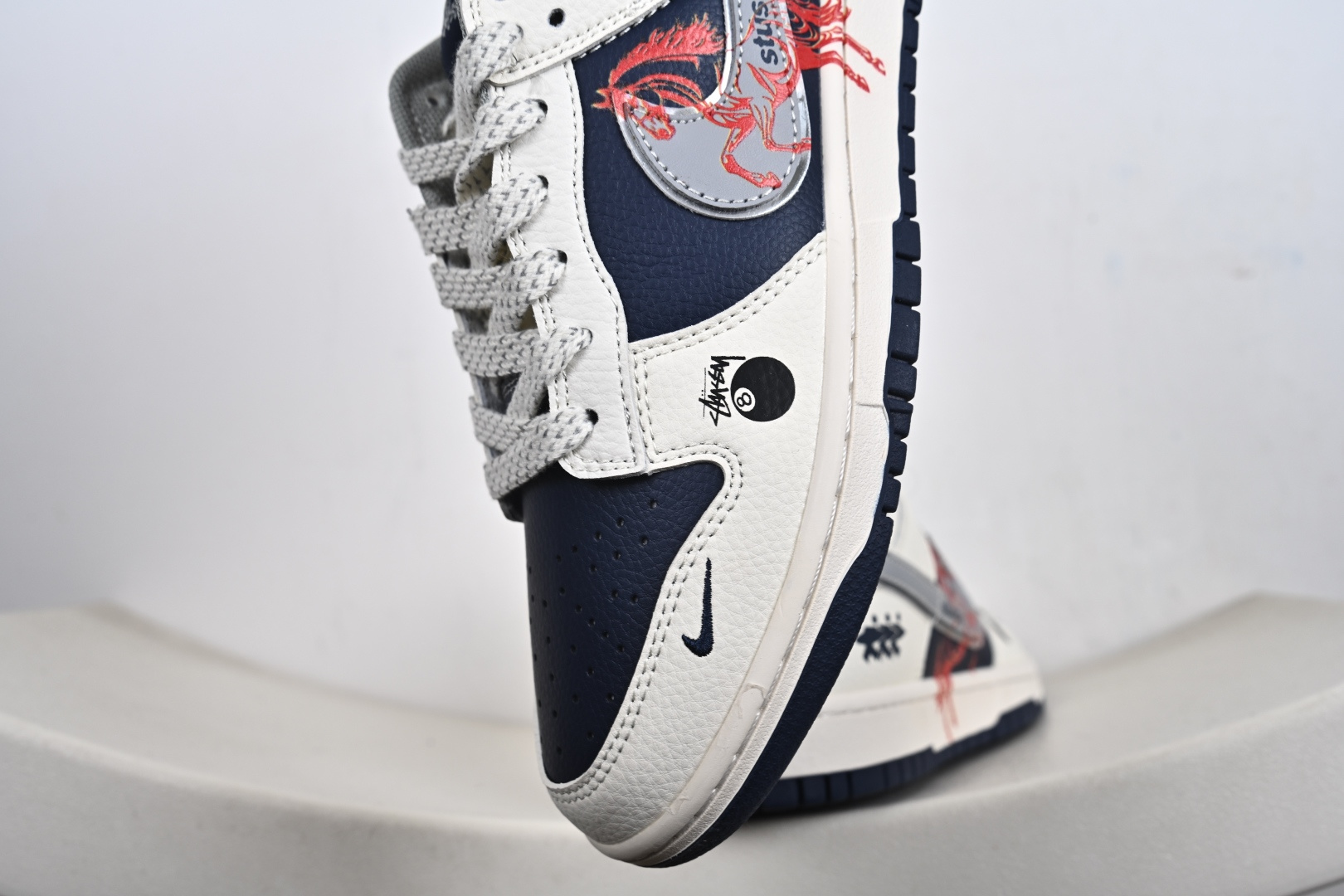 2026年新款限量发售 Nike SB Dunk Low“ 马年限定—汗血宝马” 周年高端定制 低帮休闲板鞋 SD6888-107-Top High Quatity Cheap Sneakers Fashion Clothing Clothes Bags handbags Shoes of all Brand wholesale With The best Quality And Beautiful Price from China Factory Chinese suppliers wholesaler seller 2026年新款限量发售 Nike SB Dunk Low“ 马年限定—汗血宝马” 周年高端定制 低帮休闲板鞋 SD6888-107