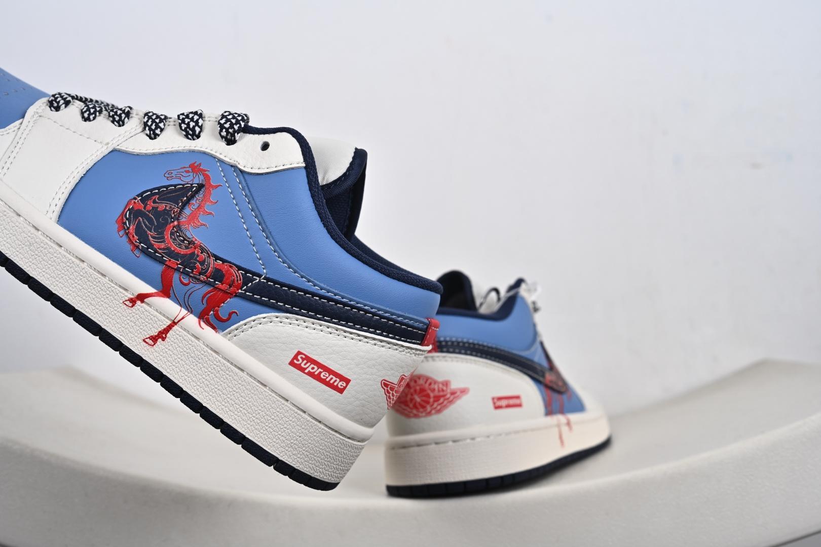 2026年新款限量发售 Nike Jordan Air Jordan 1“ 马年限定——龙马精神” 高端定制 低帮 复古 减震 防滑 耐磨 篮球鞋 XX2610-010-Top High Quatity Cheap Sneakers Fashion Clothing Clothes Bags handbags Shoes of all Brand wholesale With The best Quality And Beautiful Price from China Factory Chinese suppliers wholesaler seller 2026年新款限量发售 Nike Jordan Air Jordan 1“ 马年限定——龙马精神” 高端定制 低帮 复古 减震 防滑 耐磨 篮球鞋 XX2610-010