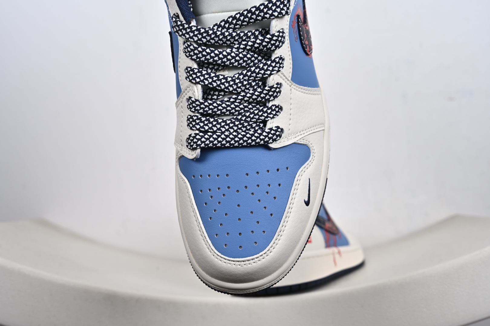 2026年新款限量发售 Nike Jordan Air Jordan 1“ 马年限定——龙马精神” 高端定制 低帮 复古 减震 防滑 耐磨 篮球鞋 XX2610-010-Top High Quatity Cheap Sneakers Fashion Clothing Clothes Bags handbags Shoes of all Brand wholesale With The best Quality And Beautiful Price from China Factory Chinese suppliers wholesaler seller 2026年新款限量发售 Nike Jordan Air Jordan 1“ 马年限定——龙马精神” 高端定制 低帮 复古 减震 防滑 耐磨 篮球鞋 XX2610-010