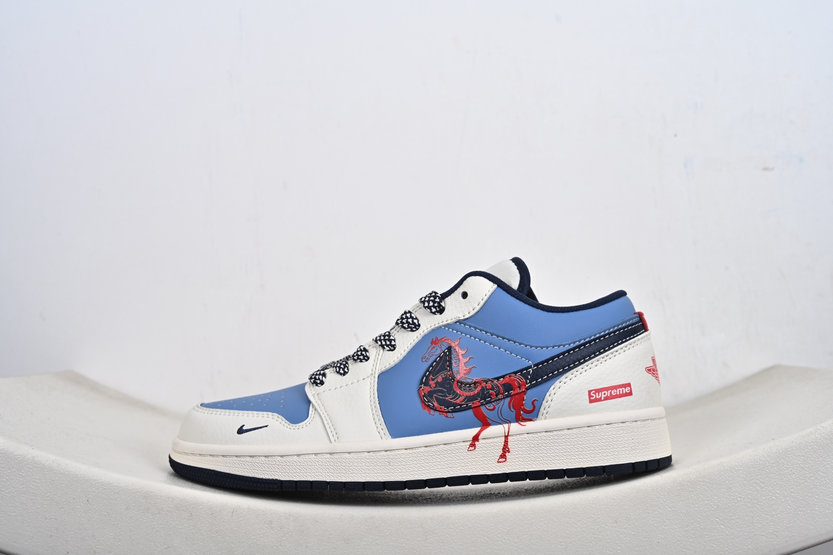 2026年新款限量发售 Nike Jordan Air Jordan 1“ 马年限定——龙马精神” 高端定制 低帮 复古 减震 防滑 耐磨 篮球鞋 XX2610-010-Top High Quatity Cheap Sneakers Fashion Clothing Clothes Bags handbags Shoes of all Brand wholesale With The best Quality And Beautiful Price from China Factory Chinese suppliers wholesaler seller 2026年新款限量发售 Nike Jordan Air Jordan 1“ 马年限定——龙马精神” 高端定制 低帮 复古 减震 防滑 耐磨 篮球鞋 XX2610-010