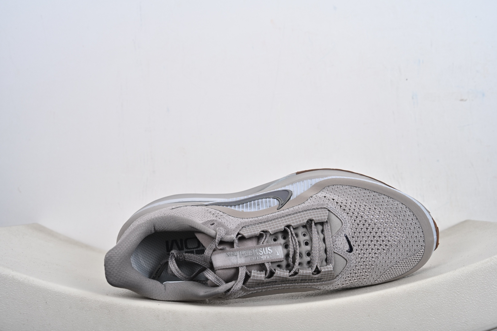 NIKE PEGASUS PREMIUM 耐克 新气款垫缓震休跑闲步鞋 Pegasus Premium 搭载了 HQ2592-010-Top High Quatity Cheap Sneakers Fashion Clothing Clothes Bags handbags Shoes of all Brand wholesale With The best Quality And Beautiful Price from China Factory Chinese suppliers wholesaler seller NIKE PEGASUS PREMIUM 耐克 新气款垫缓震休跑闲步鞋 Pegasus Premium 搭载了 HQ2592-010