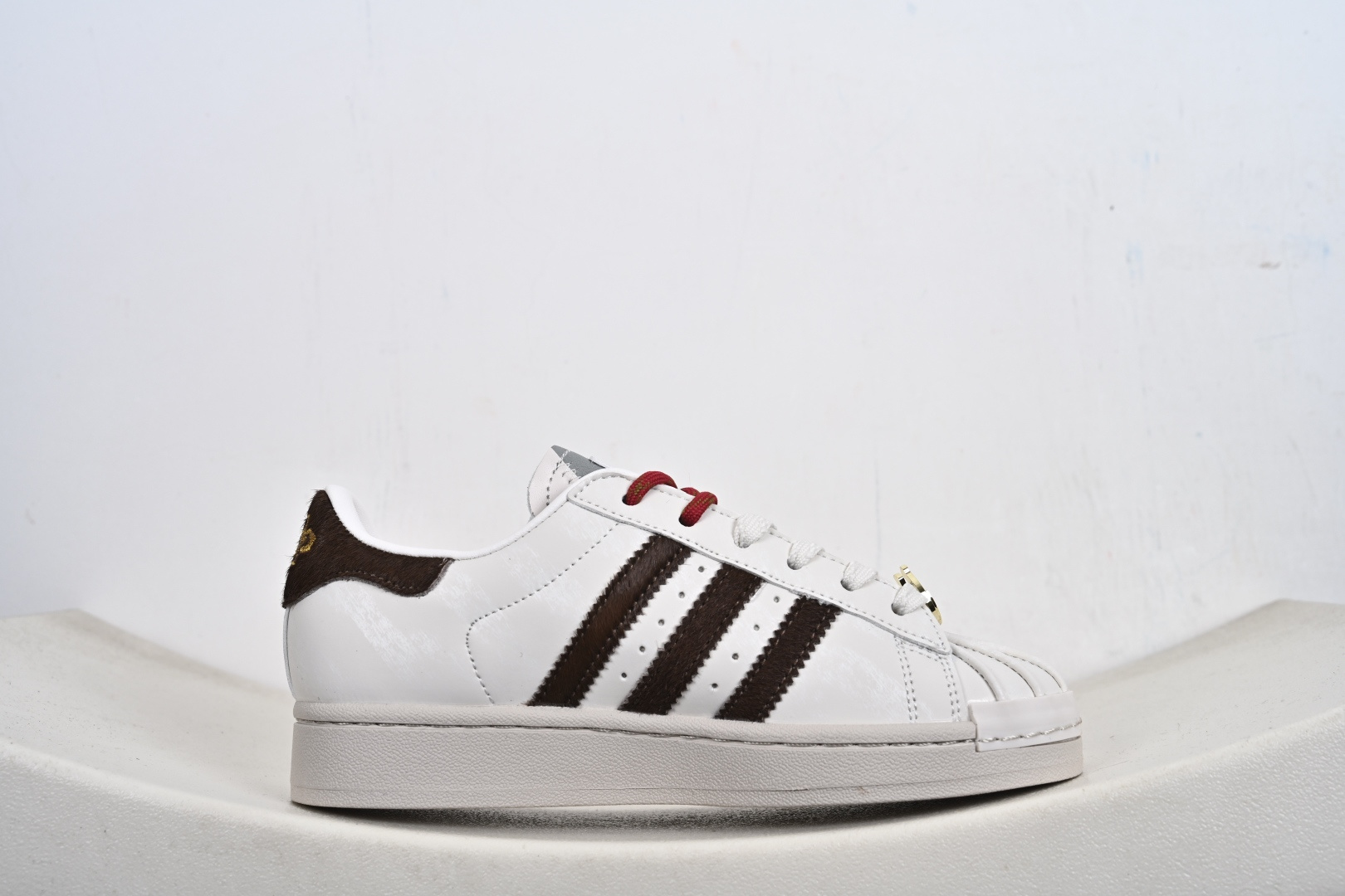 Adidas Originals Superstar 马年限定 定制贝壳头休闲板鞋 KJ6293-Top High Quatity Cheap Sneakers Fashion Clothing Clothes Bags handbags Shoes of all Brand wholesale With The best Quality And Beautiful Price from China Factory Chinese suppliers wholesaler seller Adidas Originals Superstar 马年限定 定制贝壳头休闲板鞋 KJ6293
