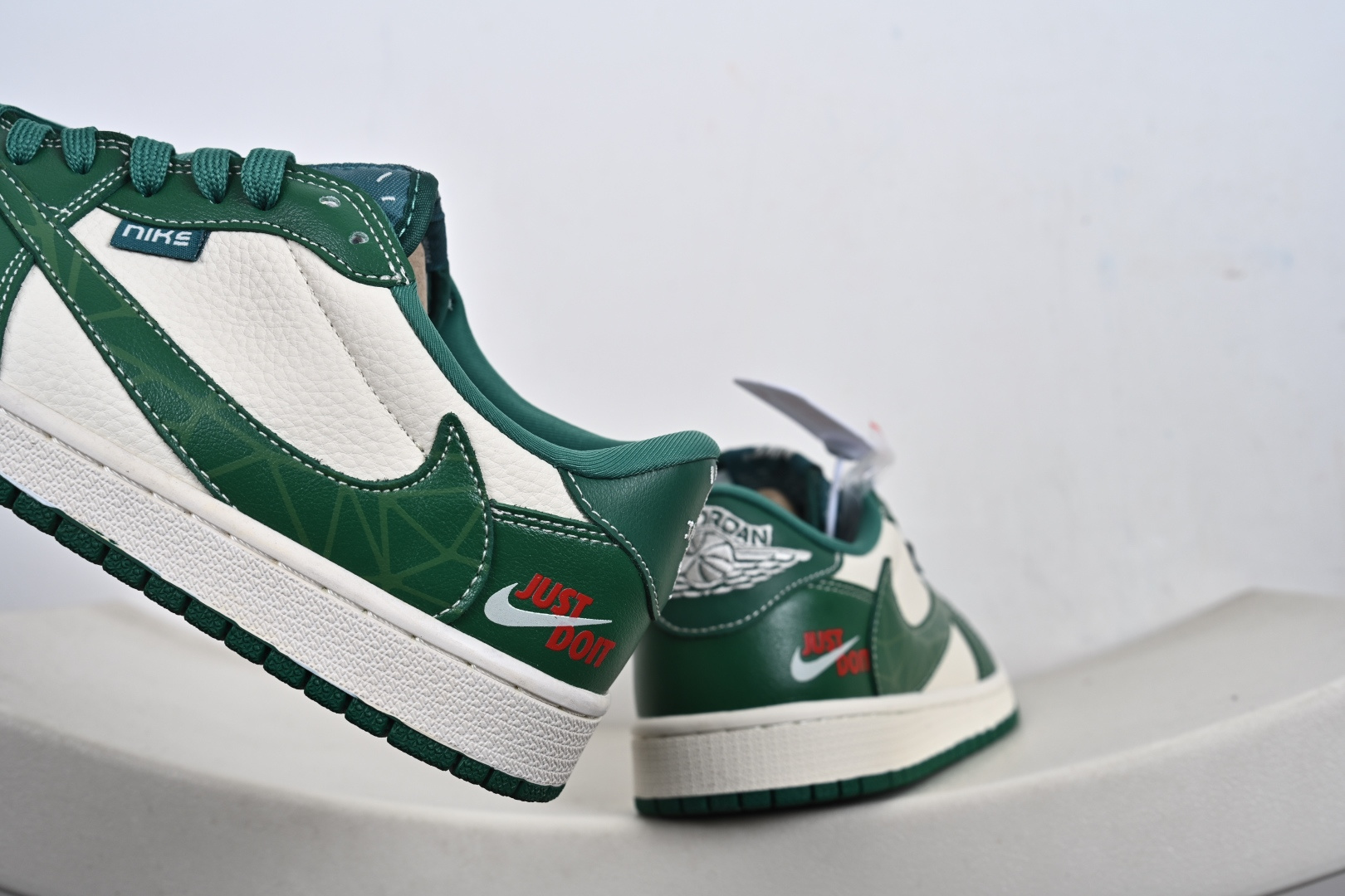 Travis Scott x Jordan 1 Low “米绿Justdoit” 高端定制 乔丹倒勾低帮休闲板鞋 LD2028-069-Top High Quatity Cheap Sneakers Fashion Clothing Clothes Bags handbags Shoes of all Brand wholesale With The best Quality And Beautiful Price from China Factory Chinese suppliers wholesaler seller Travis Scott x Jordan 1 Low “米绿Justdoit” 高端定制 乔丹倒勾低帮休闲板鞋 LD2028-069