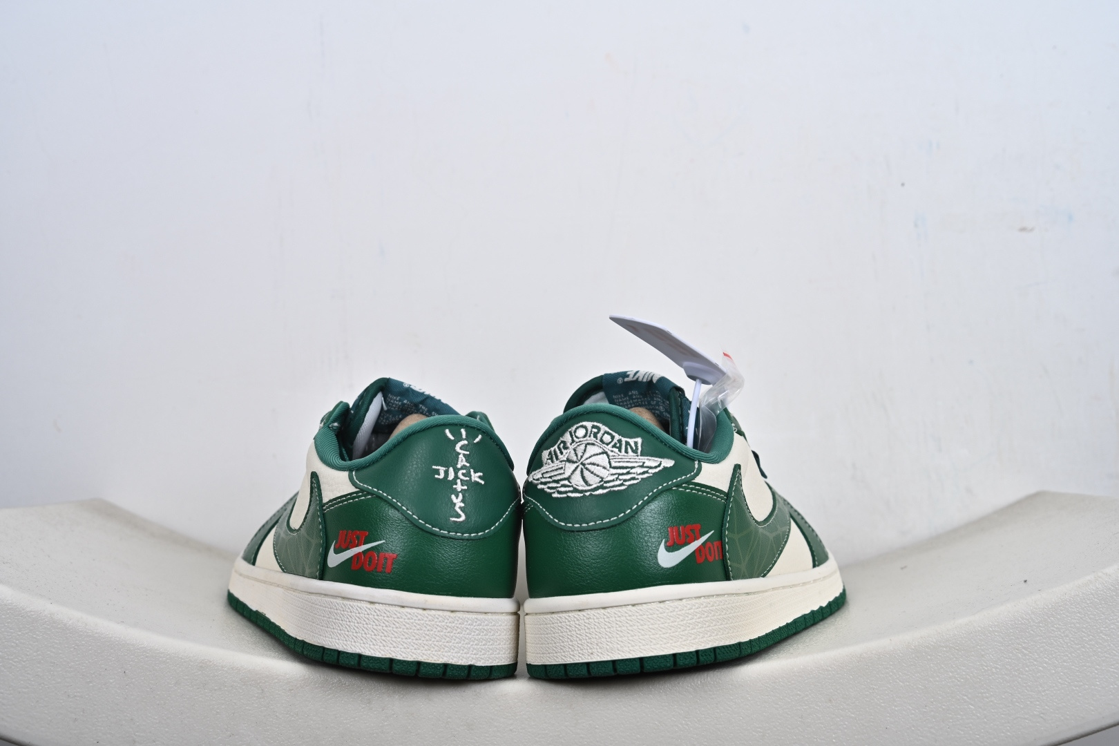 Travis Scott x Jordan 1 Low “米绿Justdoit” 高端定制 乔丹倒勾低帮休闲板鞋 LD2028-069-Top High Quatity Cheap Sneakers Fashion Clothing Clothes Bags handbags Shoes of all Brand wholesale With The best Quality And Beautiful Price from China Factory Chinese suppliers wholesaler seller Travis Scott x Jordan 1 Low “米绿Justdoit” 高端定制 乔丹倒勾低帮休闲板鞋 LD2028-069