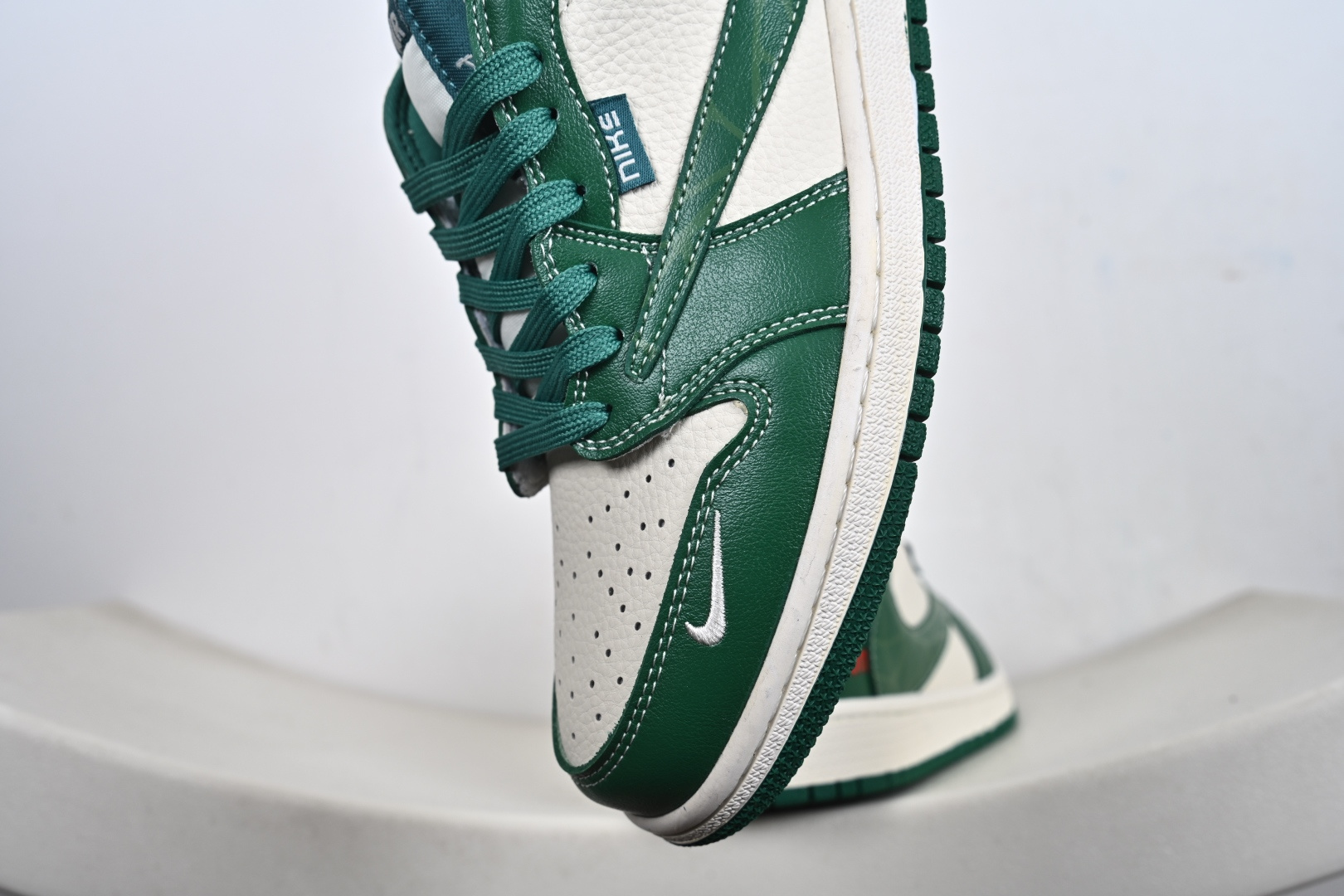 Travis Scott x Jordan 1 Low “米绿Justdoit” 高端定制 乔丹倒勾低帮休闲板鞋 LD2028-069-Top High Quatity Cheap Sneakers Fashion Clothing Clothes Bags handbags Shoes of all Brand wholesale With The best Quality And Beautiful Price from China Factory Chinese suppliers wholesaler seller Travis Scott x Jordan 1 Low “米绿Justdoit” 高端定制 乔丹倒勾低帮休闲板鞋 LD2028-069