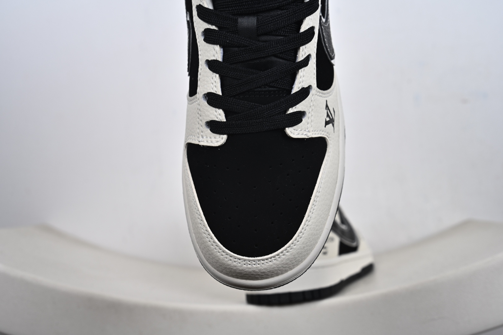 Nike SB Dunk Low LV联名 TX1688-004-Top High Quatity Cheap Sneakers Fashion Clothing Clothes Bags handbags Shoes of all Brand wholesale With The best Quality And Beautiful Price from China Factory Chinese suppliers wholesaler seller Nike SB Dunk Low LV联名 TX1688-004
