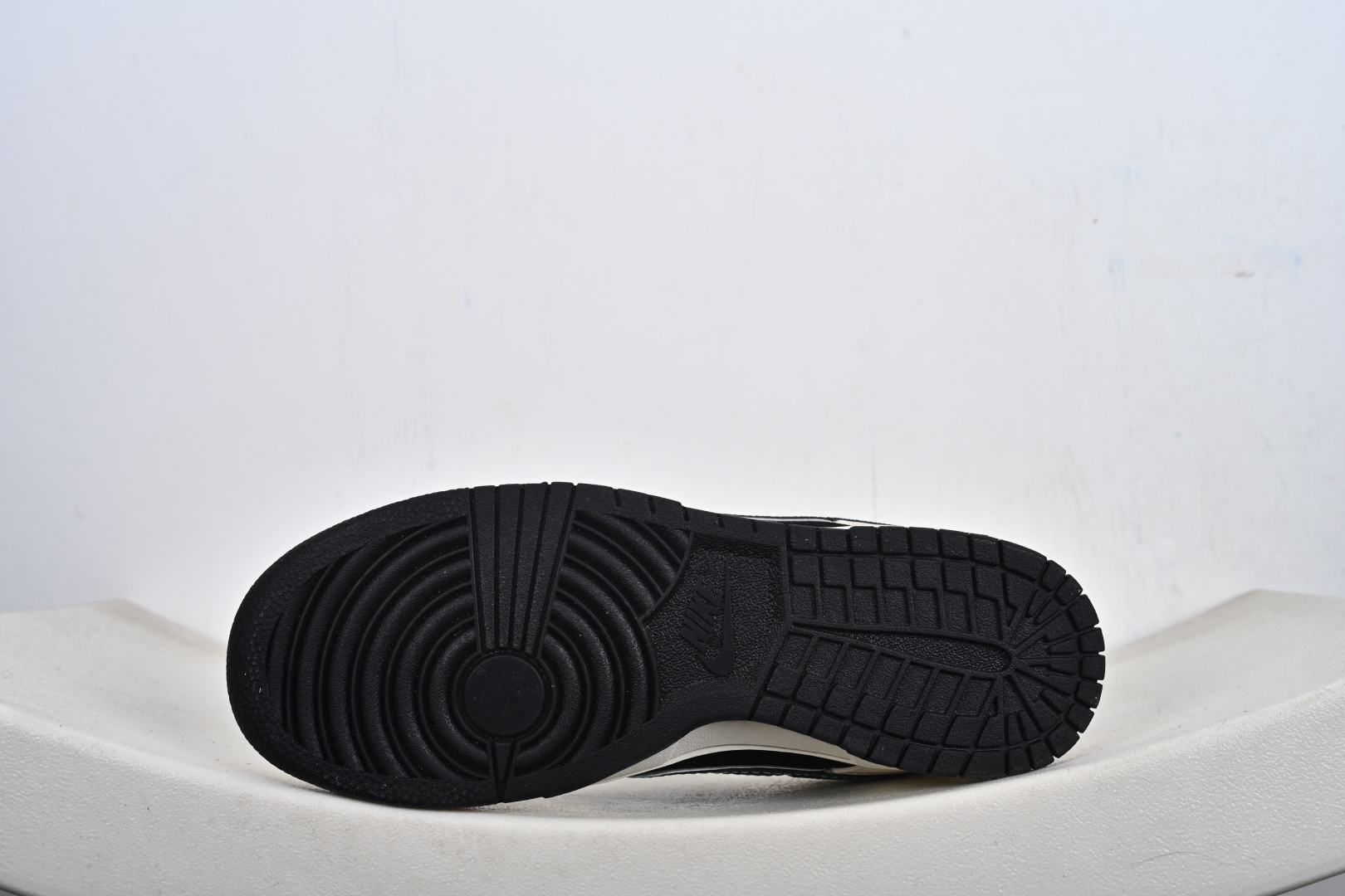 Nike SB Dunk Low LV联名 TX1688-004-Top High Quatity Cheap Sneakers Fashion Clothing Clothes Bags handbags Shoes of all Brand wholesale With The best Quality And Beautiful Price from China Factory Chinese suppliers wholesaler seller Nike SB Dunk Low LV联名 TX1688-004