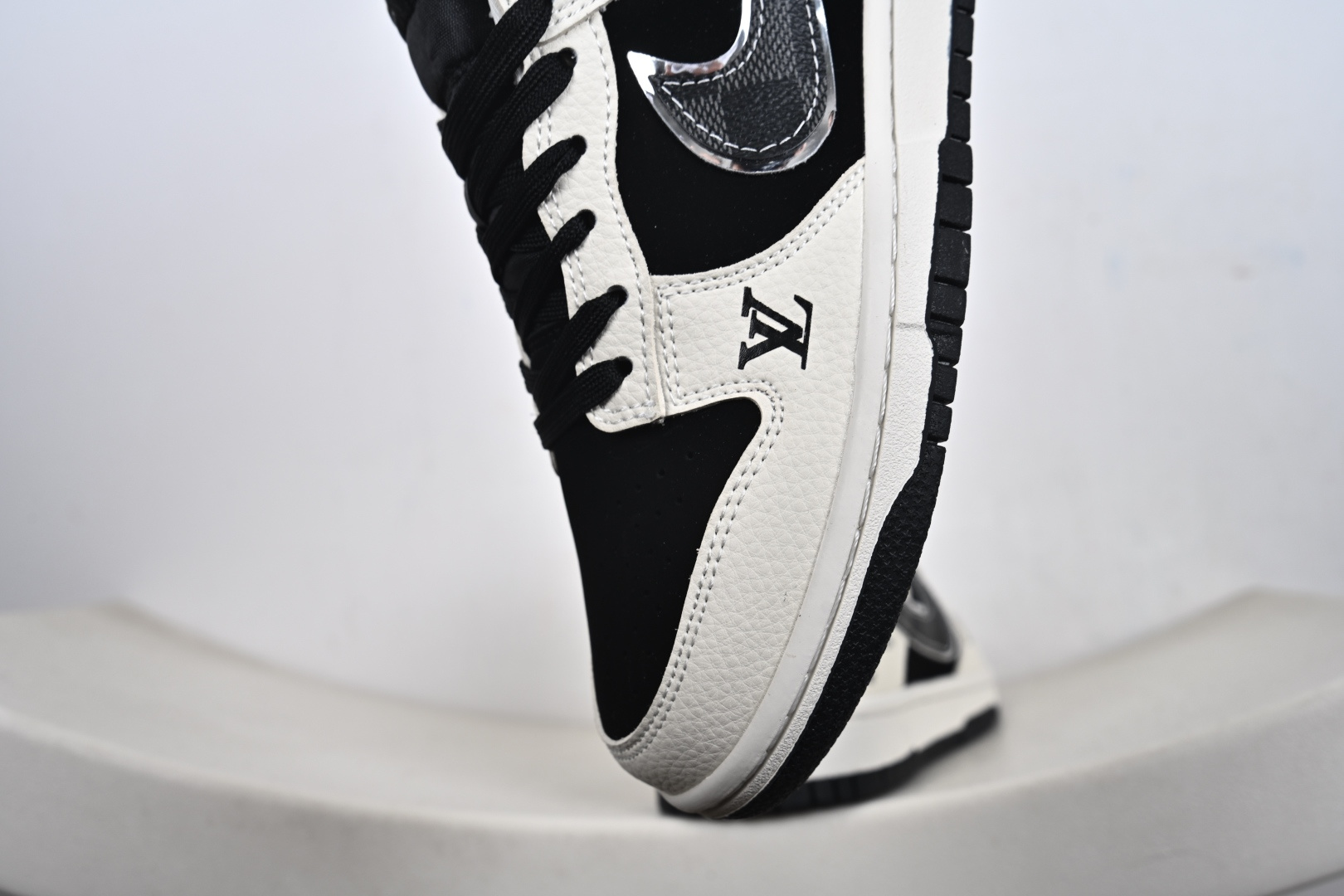 Nike SB Dunk Low LV联名 TX1688-004-Top High Quatity Cheap Sneakers Fashion Clothing Clothes Bags handbags Shoes of all Brand wholesale With The best Quality And Beautiful Price from China Factory Chinese suppliers wholesaler seller Nike SB Dunk Low LV联名 TX1688-004