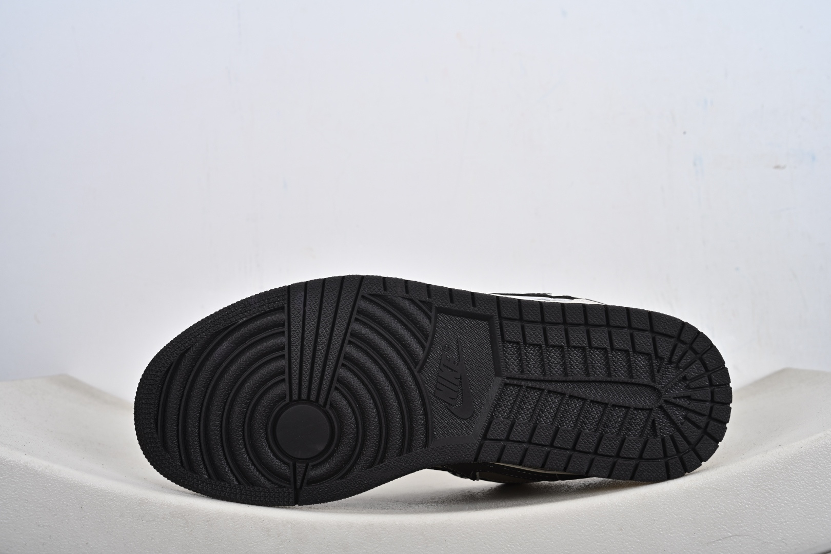 Nike Jordan Air Jordan 1 闪电 咖啡棕小勾满天星 LR8888-018-Top High Quatity Cheap Sneakers Fashion Clothing Clothes Bags handbags Shoes of all Brand wholesale With The best Quality And Beautiful Price from China Factory Chinese suppliers wholesaler seller Nike Jordan Air Jordan 1 闪电 咖啡棕小勾满天星 LR8888-018