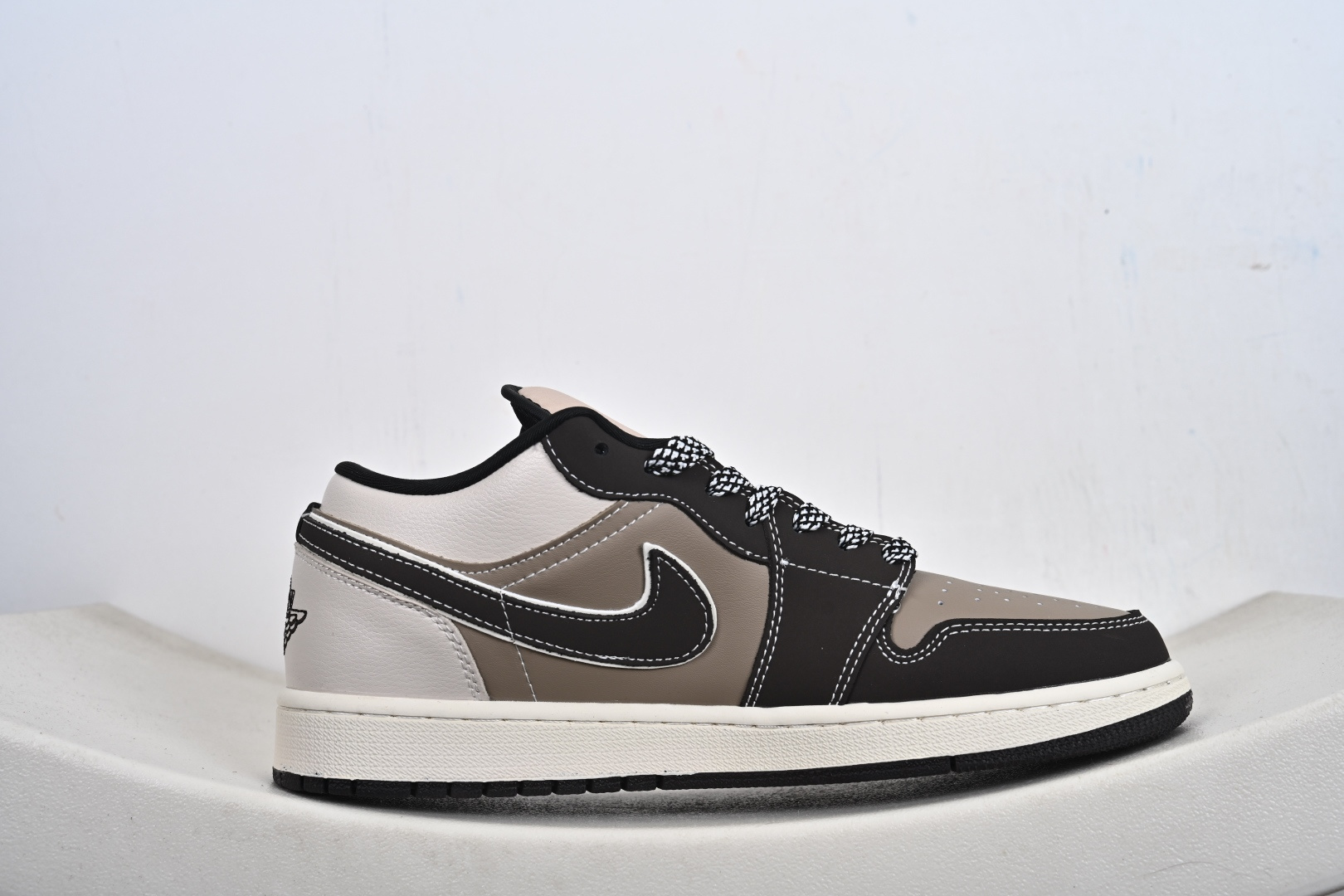 Nike Jordan Air Jordan 1 闪电 咖啡棕小勾满天星 LR8888-018-Top High Quatity Cheap Sneakers Fashion Clothing Clothes Bags handbags Shoes of all Brand wholesale With The best Quality And Beautiful Price from China Factory Chinese suppliers wholesaler seller Nike Jordan Air Jordan 1 闪电 咖啡棕小勾满天星 LR8888-018