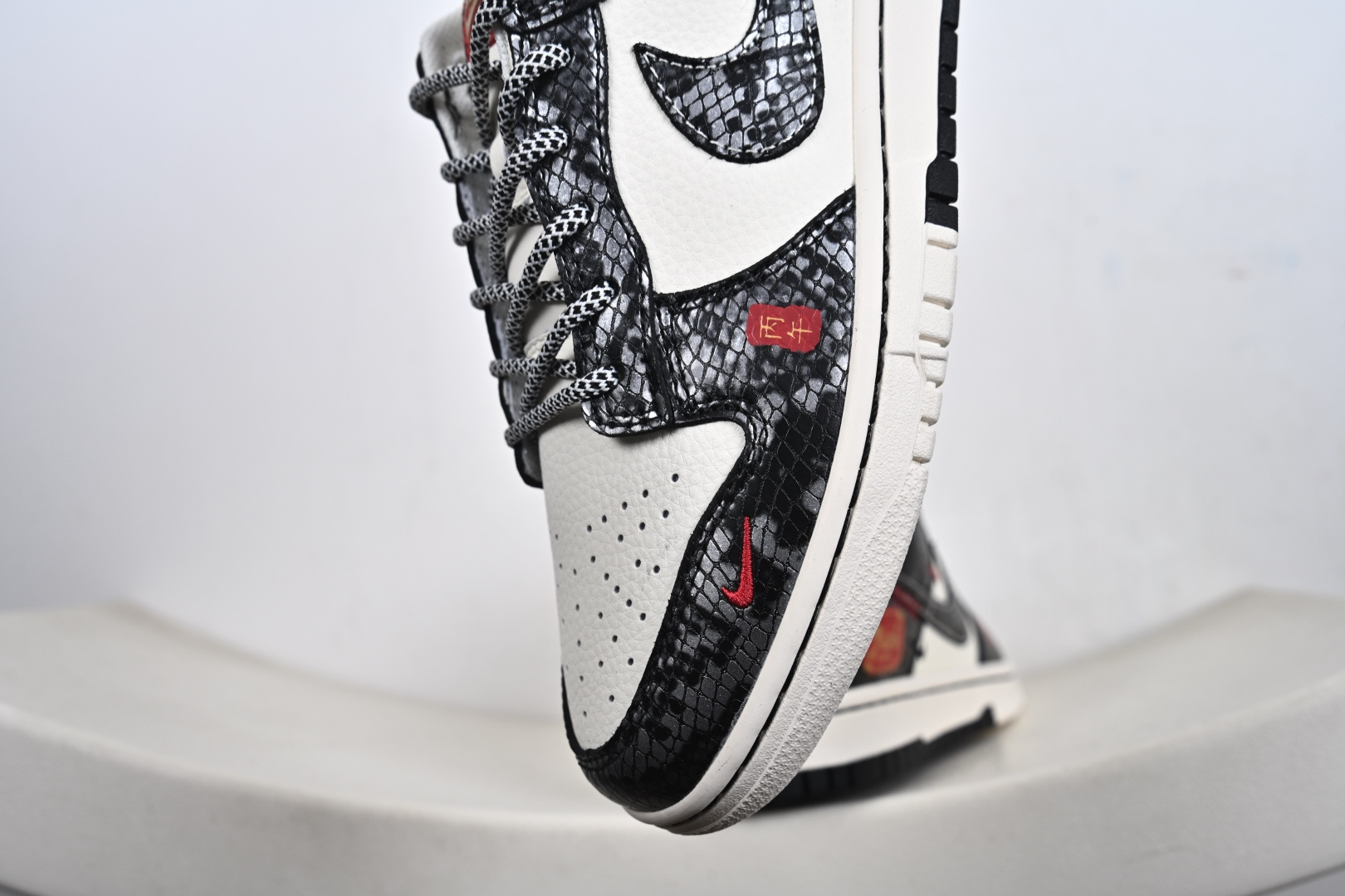 Nike Dunk Low Retro ‘DIY高端定制’ 低帮休闲运动板鞋 YX5066-C93-Top High Quatity Cheap Sneakers Fashion Clothing Clothes Bags handbags Shoes of all Brand wholesale With The best Quality And Beautiful Price from China Factory Chinese suppliers wholesaler seller Nike Dunk Low Retro ‘DIY高端定制’ 低帮休闲运动板鞋 YX5066-C93
