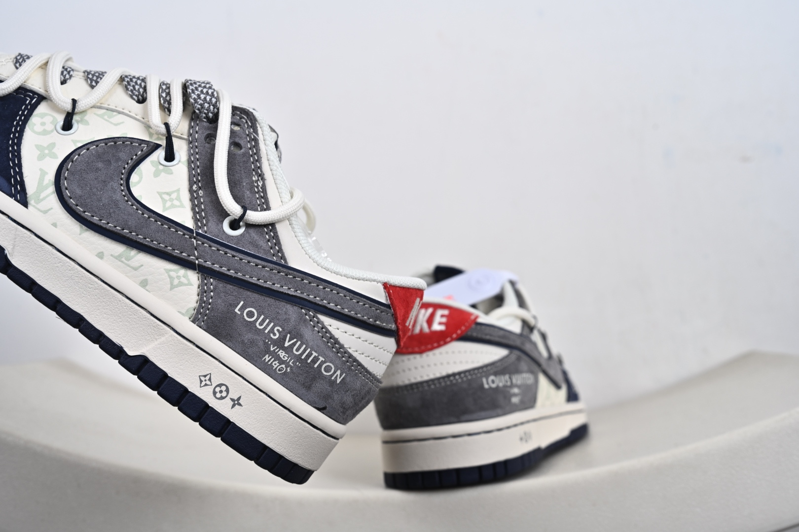 定制版 Louis Vuitton x Nike Dunk SB Low 路易威登LV x 耐克 SB 低帮 蓝白灰解构双鞋带 CX5050-Y42-Top High Quatity Cheap Sneakers Fashion Clothing Clothes Bags handbags Shoes of all Brand wholesale With The best Quality And Beautiful Price from China Factory Chinese suppliers wholesaler seller 定制版 Louis Vuitton x Nike Dunk SB Low 路易威登LV x 耐克 SB 低帮 蓝白灰解构双鞋带 CX5050-Y42