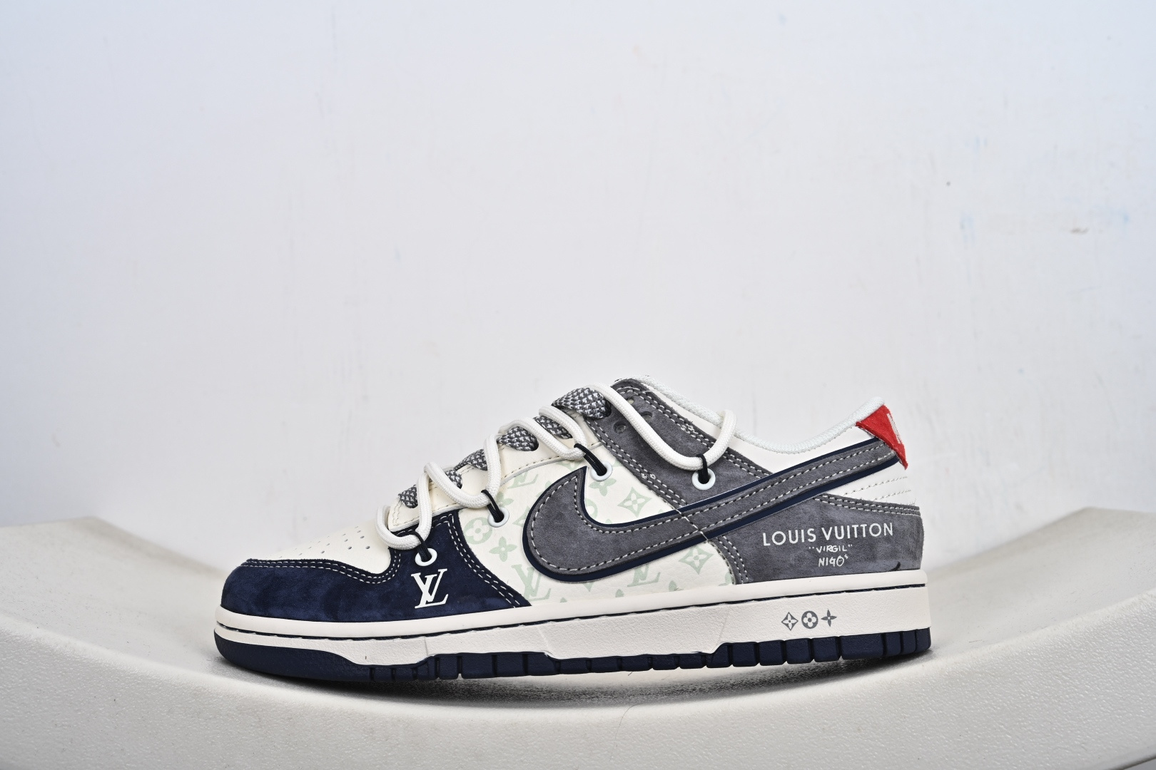 定制版 Louis Vuitton x Nike Dunk SB Low 路易威登LV x 耐克 SB 低帮 蓝白灰解构双鞋带 CX5050-Y42-Top High Quatity Cheap Sneakers Fashion Clothing Clothes Bags handbags Shoes of all Brand wholesale With The best Quality And Beautiful Price from China Factory Chinese suppliers wholesaler seller 定制版 Louis Vuitton x Nike Dunk SB Low 路易威登LV x 耐克 SB 低帮 蓝白灰解构双鞋带 CX5050-Y42