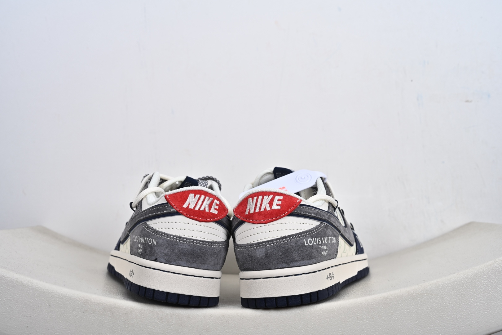 定制版 Louis Vuitton x Nike Dunk SB Low 路易威登LV x 耐克 SB 低帮 蓝白灰解构双鞋带 CX5050-Y42-Top High Quatity Cheap Sneakers Fashion Clothing Clothes Bags handbags Shoes of all Brand wholesale With The best Quality And Beautiful Price from China Factory Chinese suppliers wholesaler seller 定制版 Louis Vuitton x Nike Dunk SB Low 路易威登LV x 耐克 SB 低帮 蓝白灰解构双鞋带 CX5050-Y42